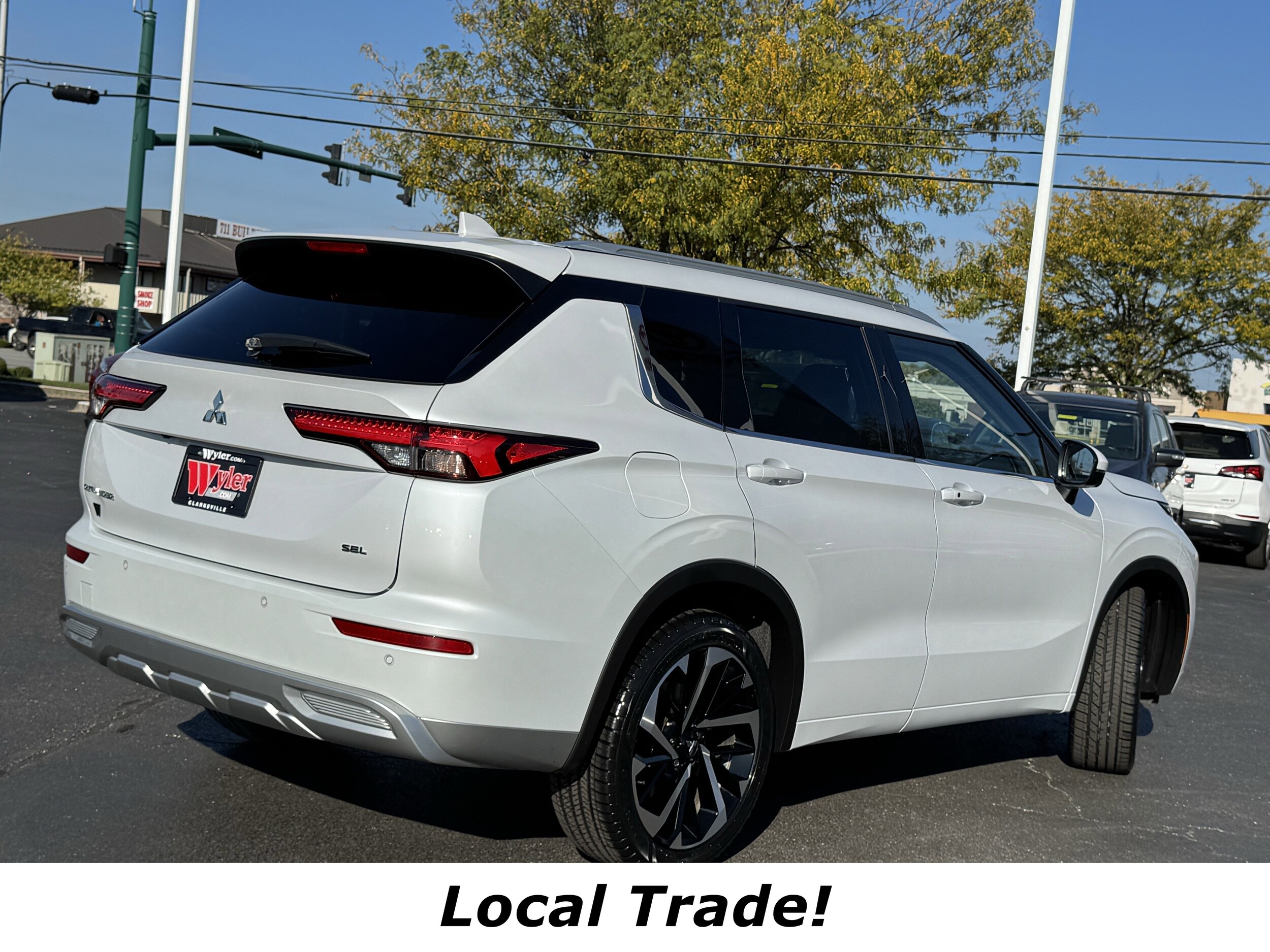 2023 Mitsubishi Outlander SEL photo 2