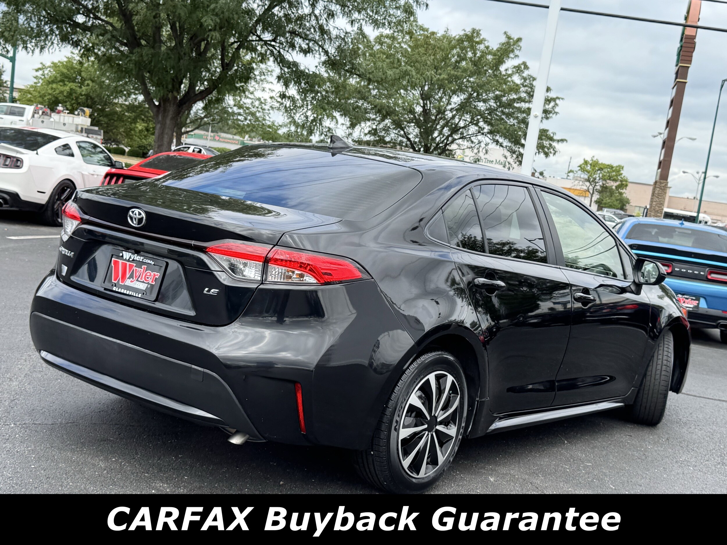 2021 Toyota Corolla LE photo 3