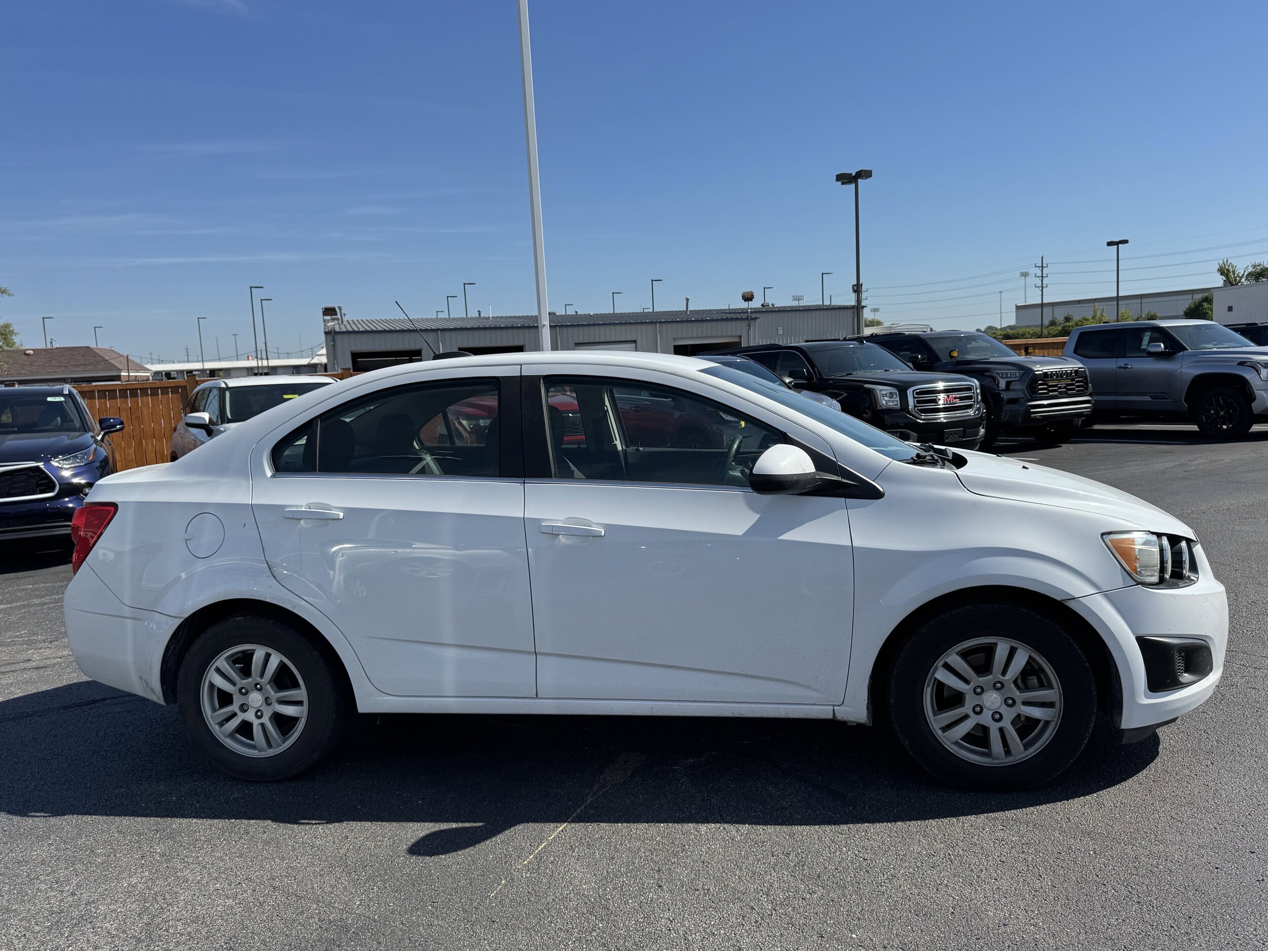 2016 Chevrolet Sonic LT photo 2