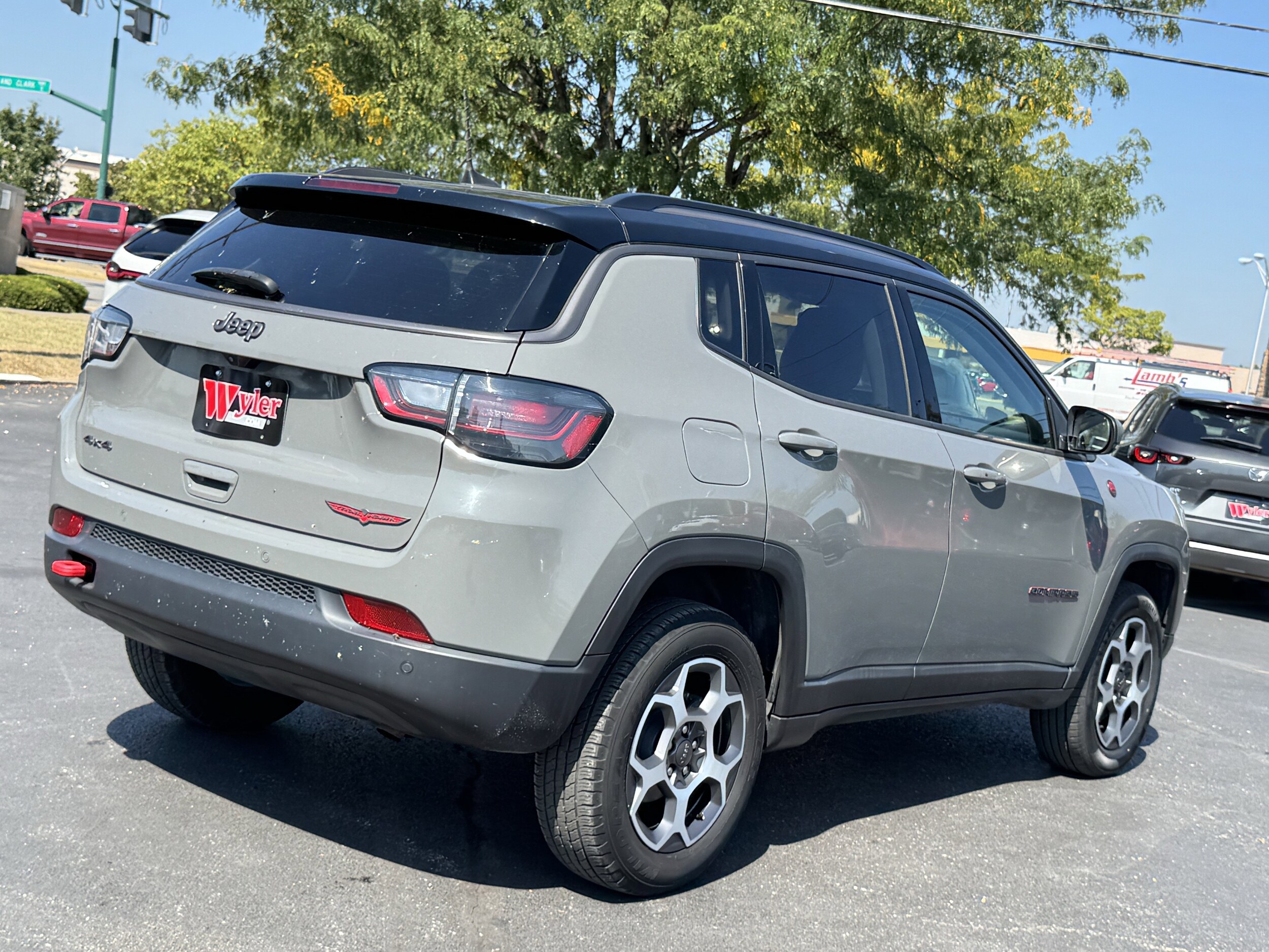 2022 Jeep Compass Trailhawk photo 2