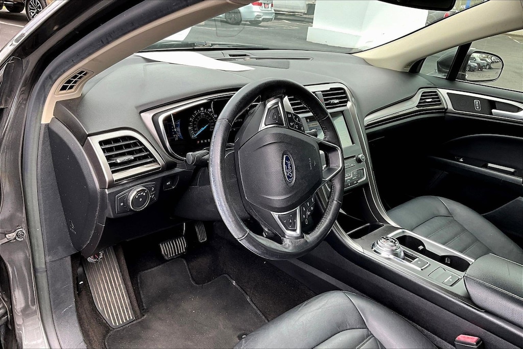 Used 2017 Ford Fusion SE Sedan