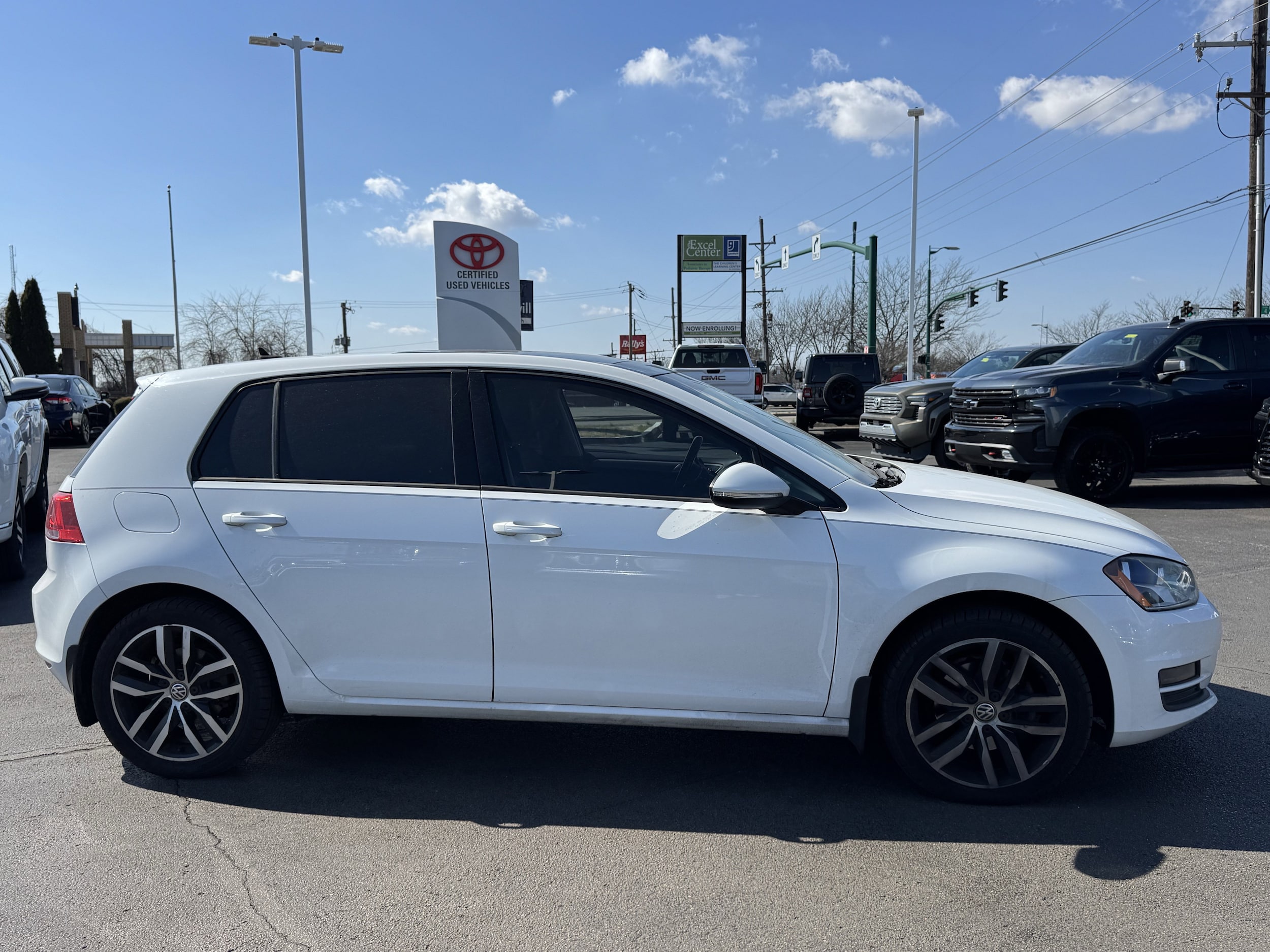 Used 2016 Volkswagen Golf TSI SE with VIN 3VW217AU4GM020112 for sale in Clarksville, IN