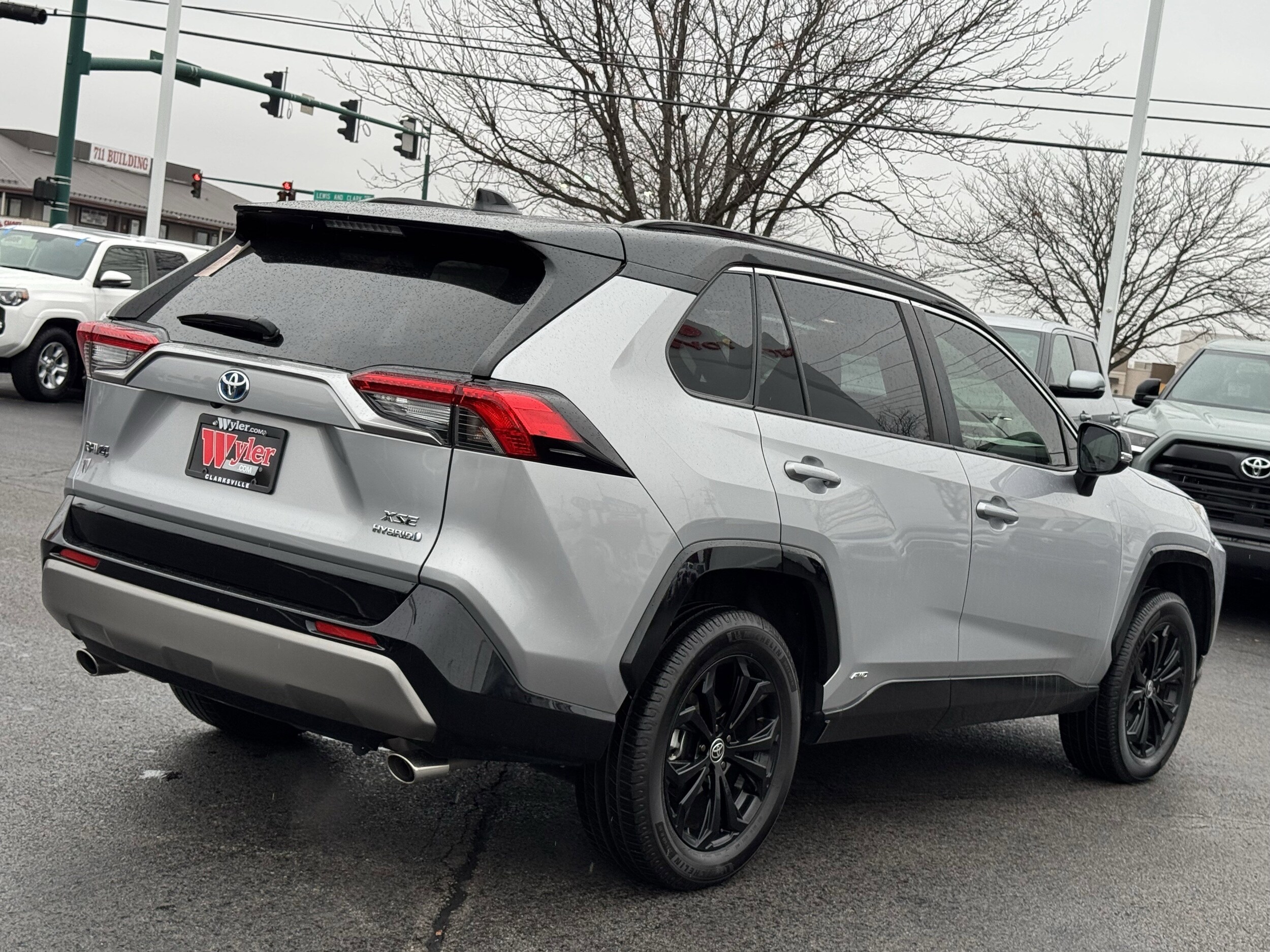 2023 Toyota RAV4 Hybrid XSE photo 2