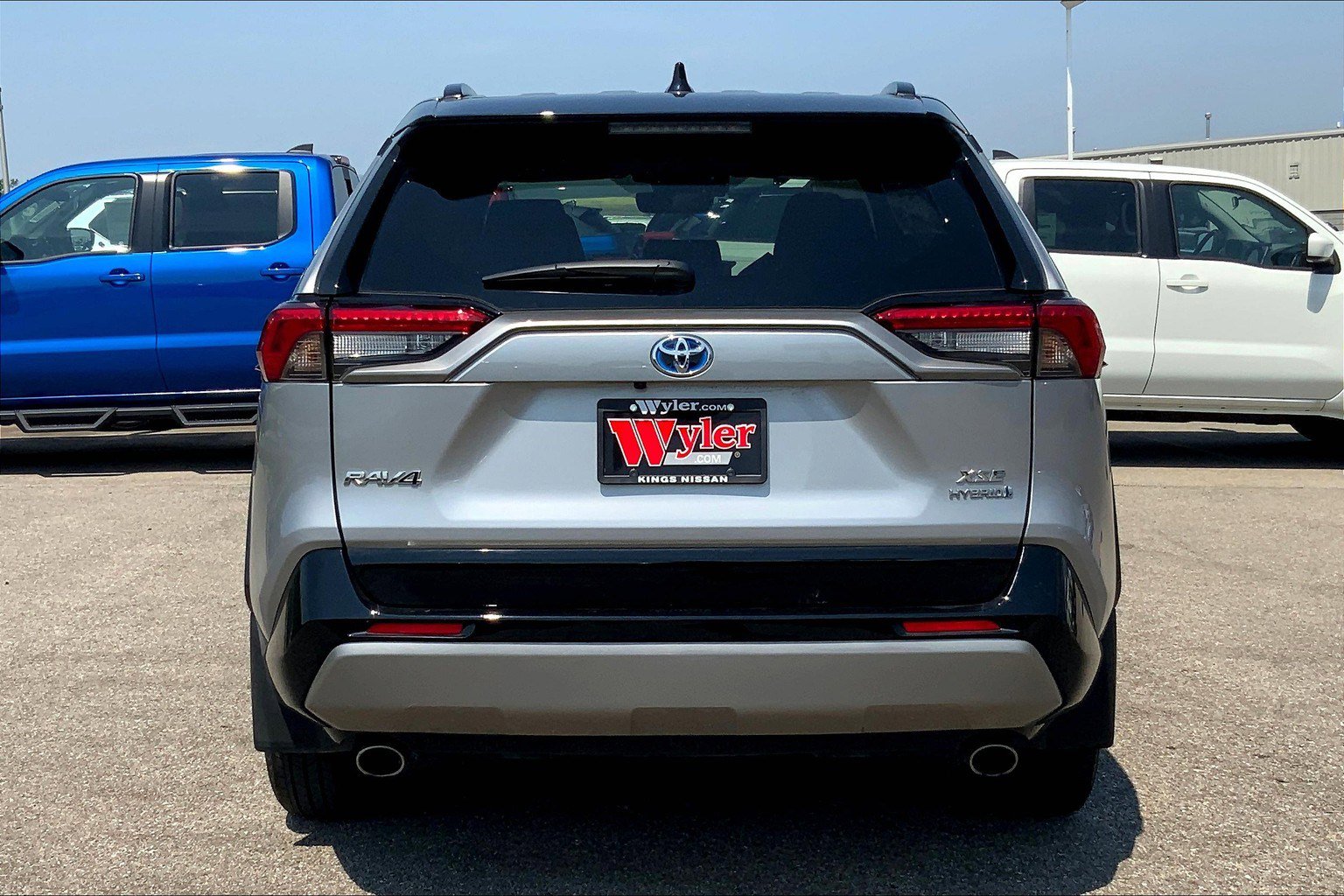 2023 Toyota RAV4 Hybrid XSE photo 3