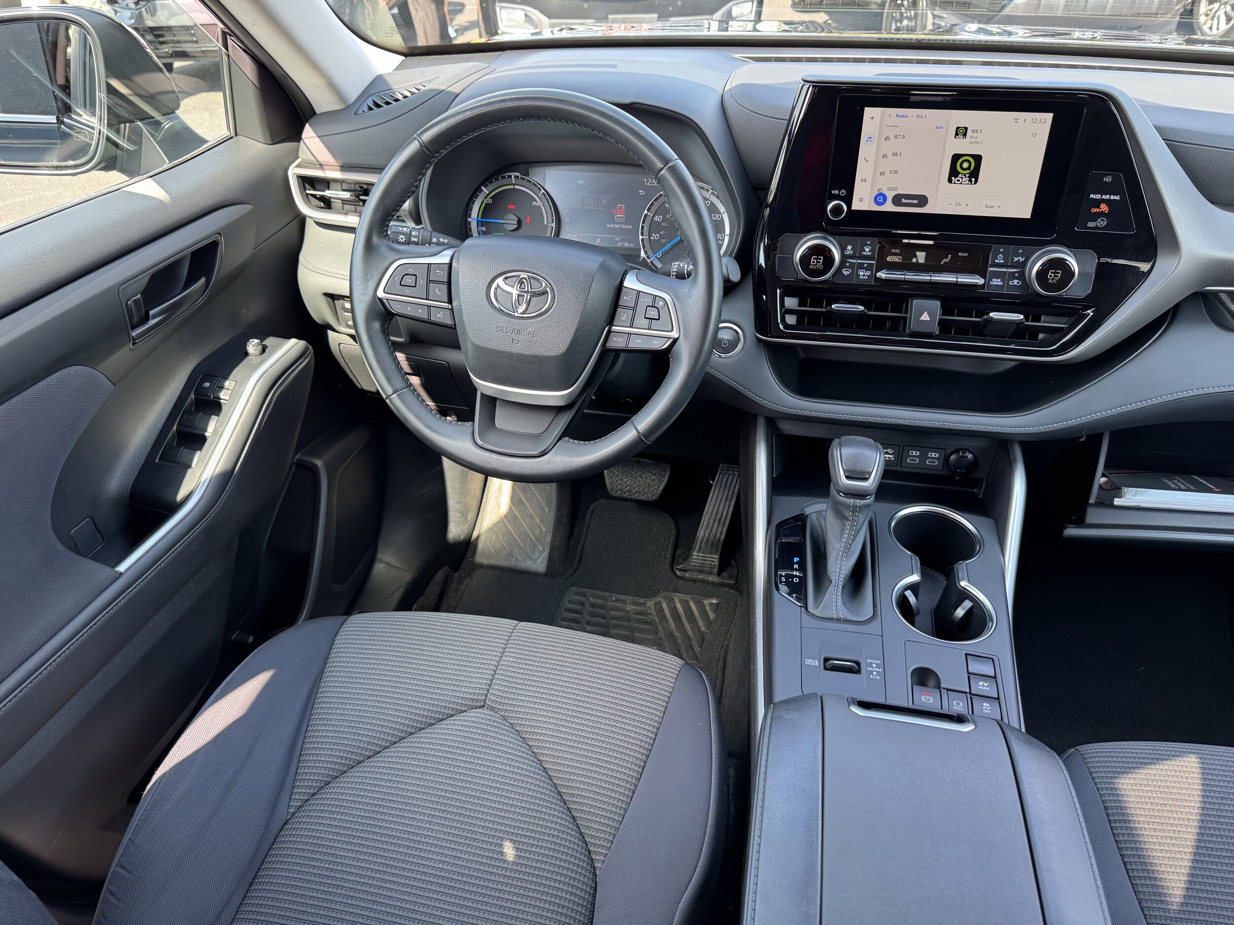 2023 Toyota Highlander Hybrid LE photo 4