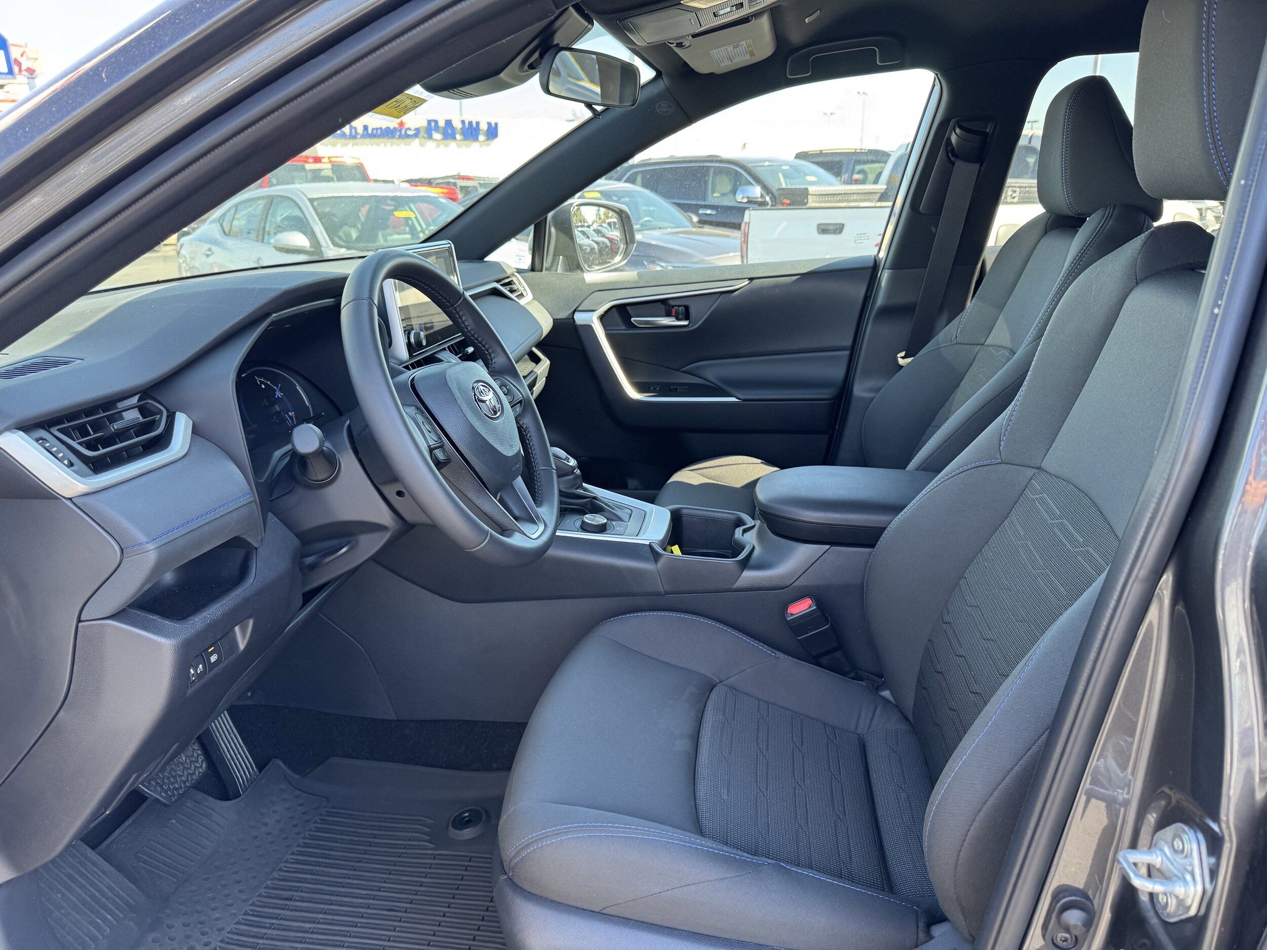 2025 Toyota RAV4 Hybrid SE photo 2