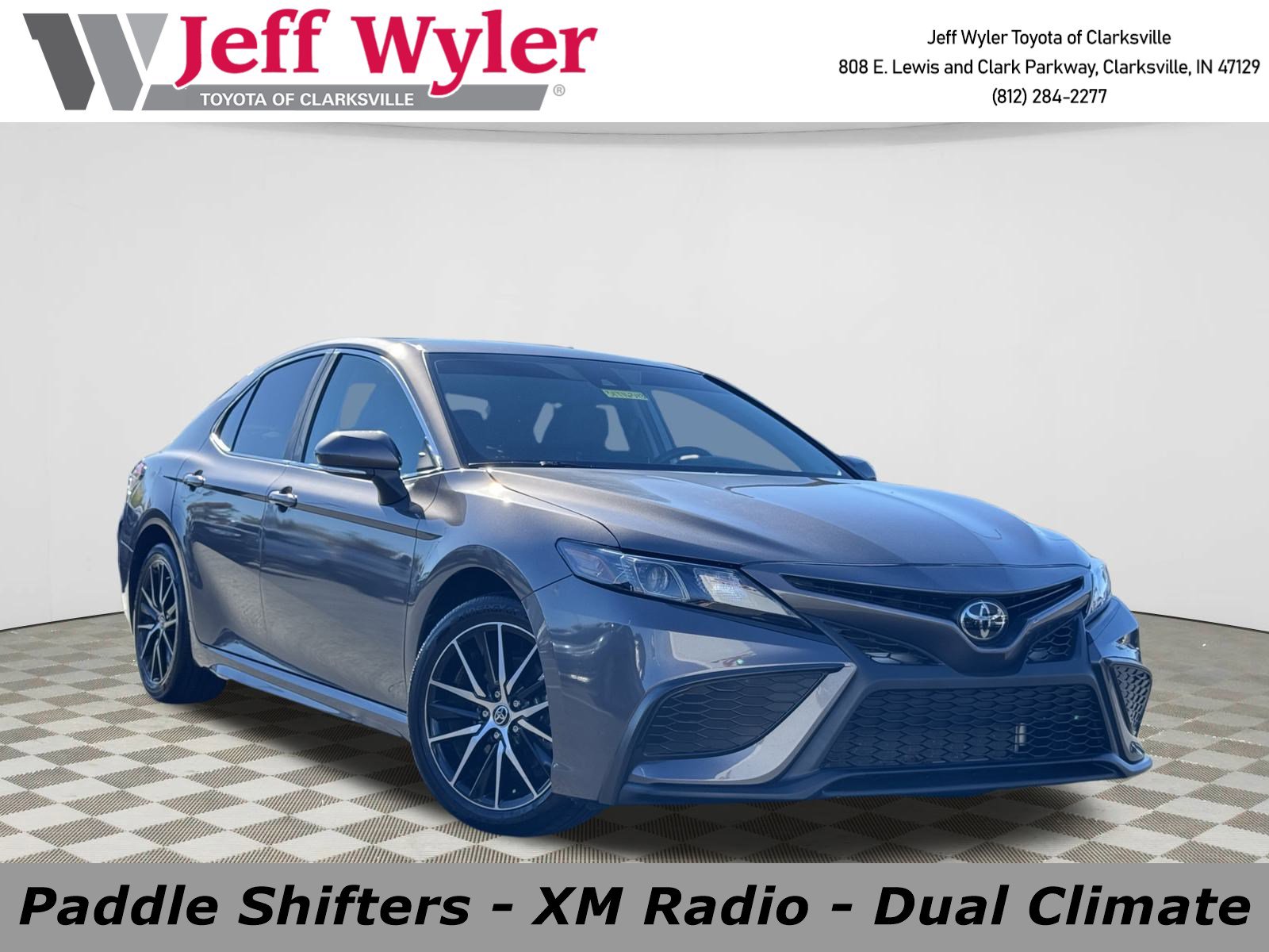 2024 Toyota Camry SE's photo