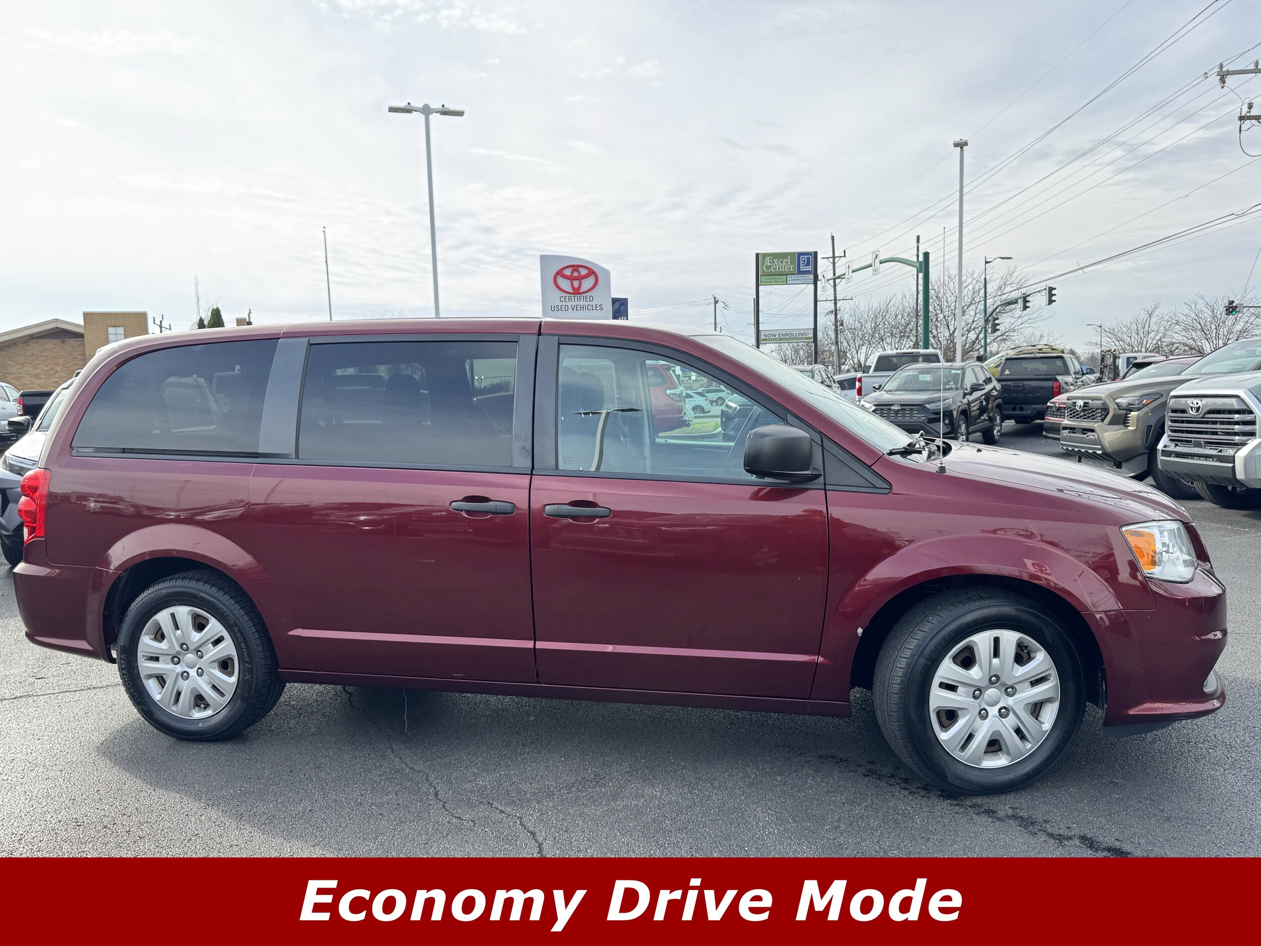 2019 Dodge Grand Caravan SE photo 2