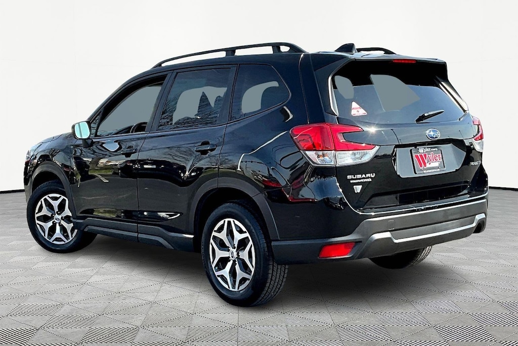 Used 2023 Subaru Forester Premium SUV