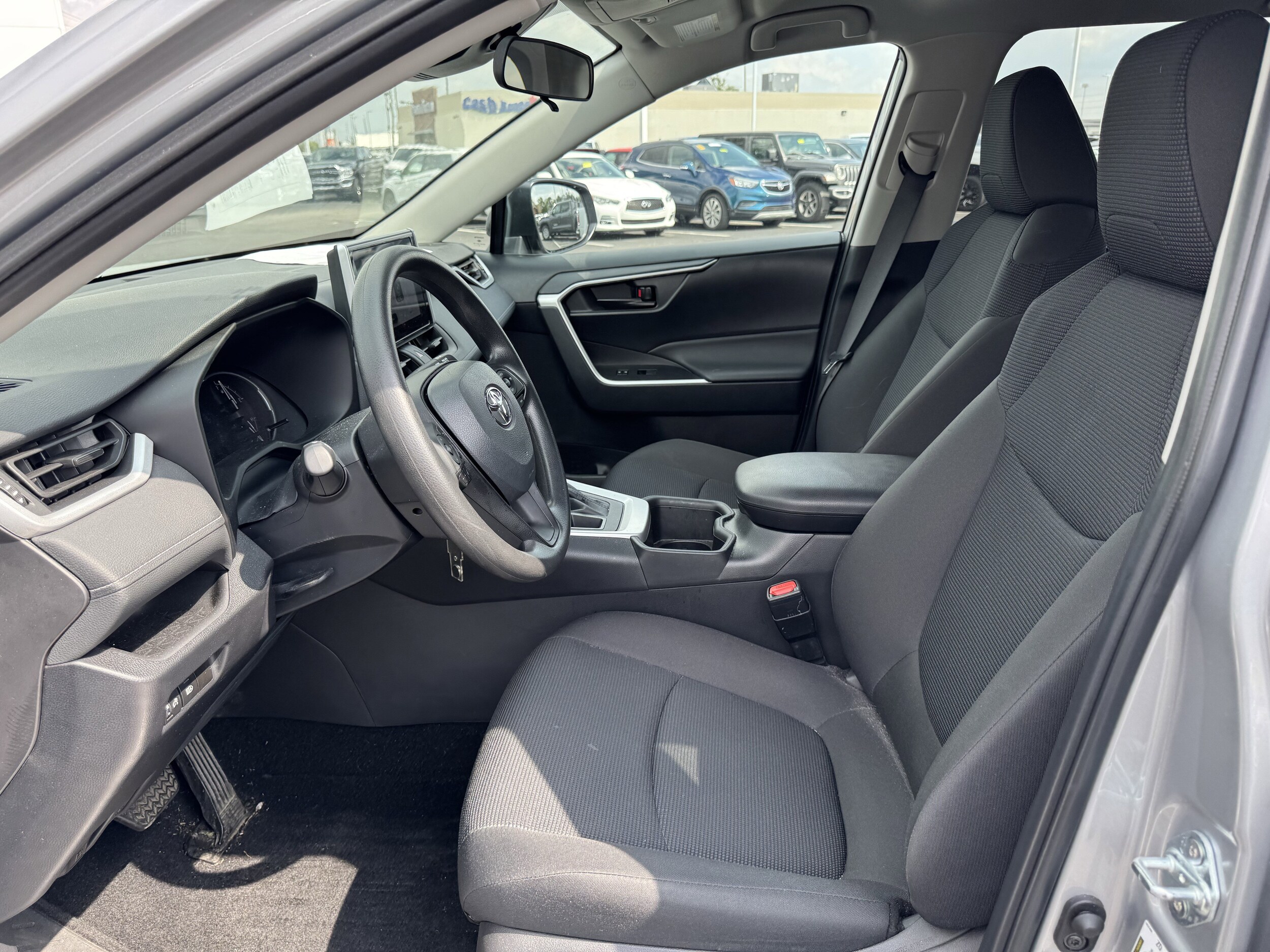 2024 Toyota RAV4 LE photo 4