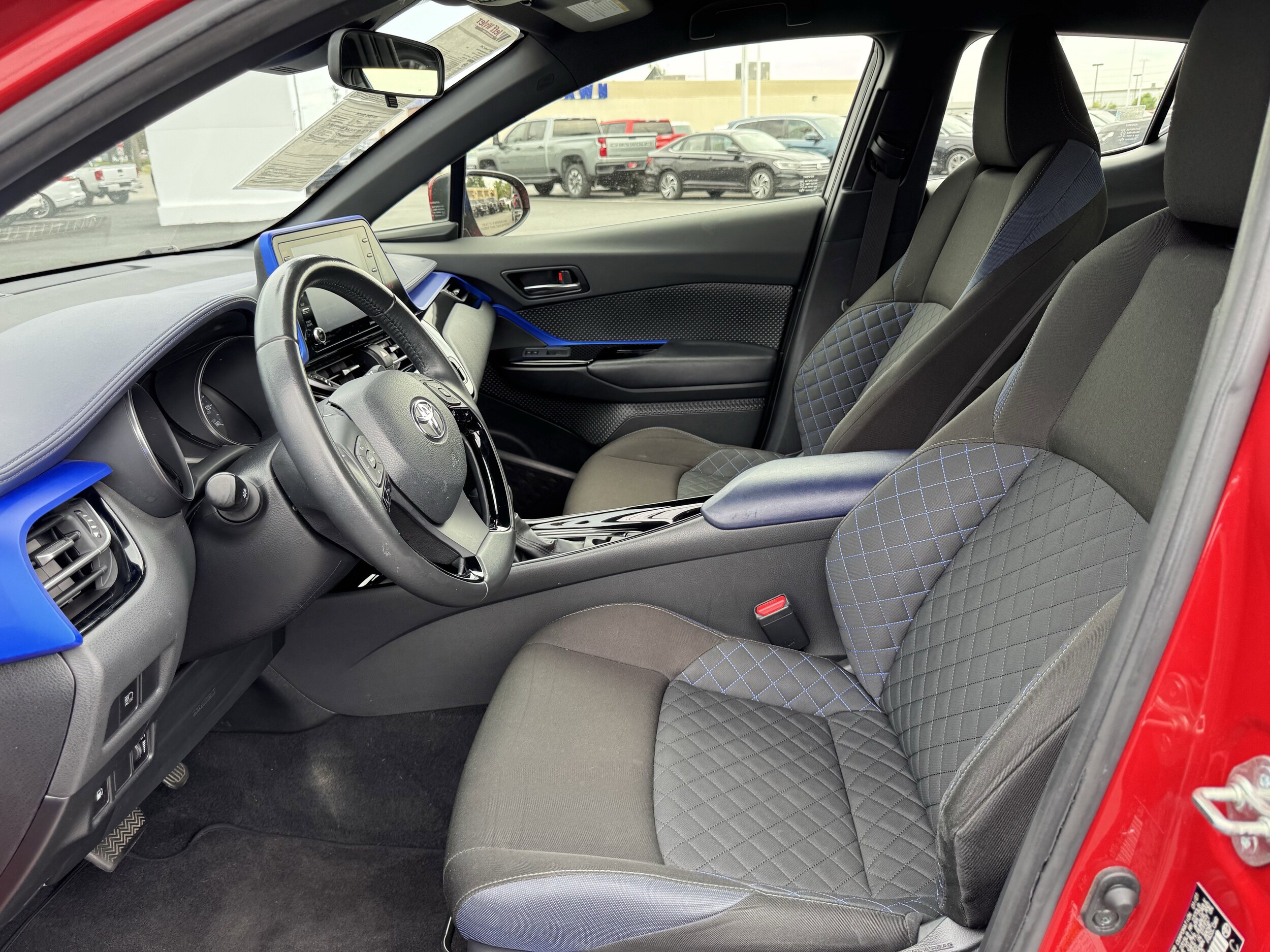 2021 Toyota C-HR XLE photo 4