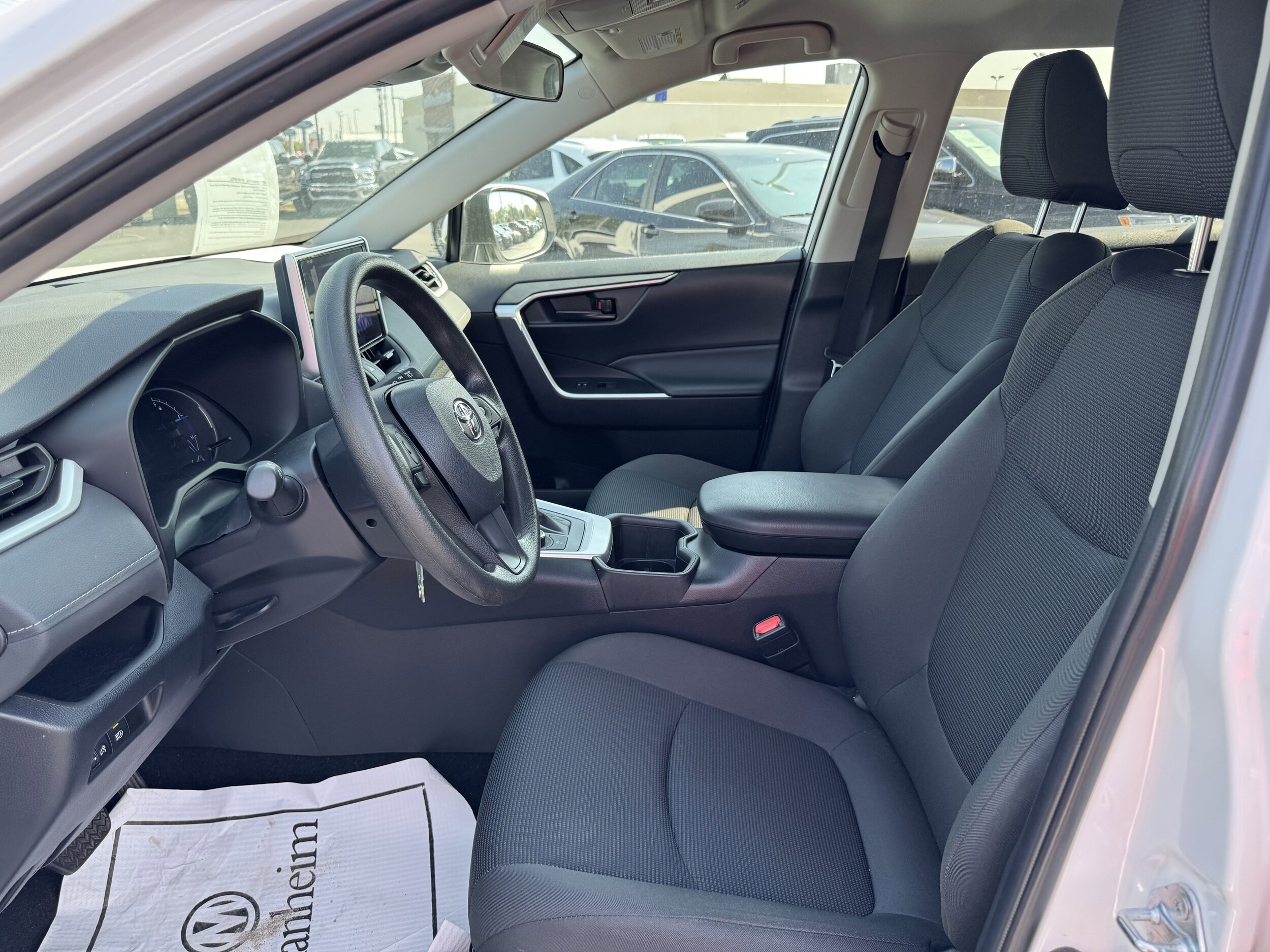 2024 Toyota RAV4 Hybrid LE photo 4