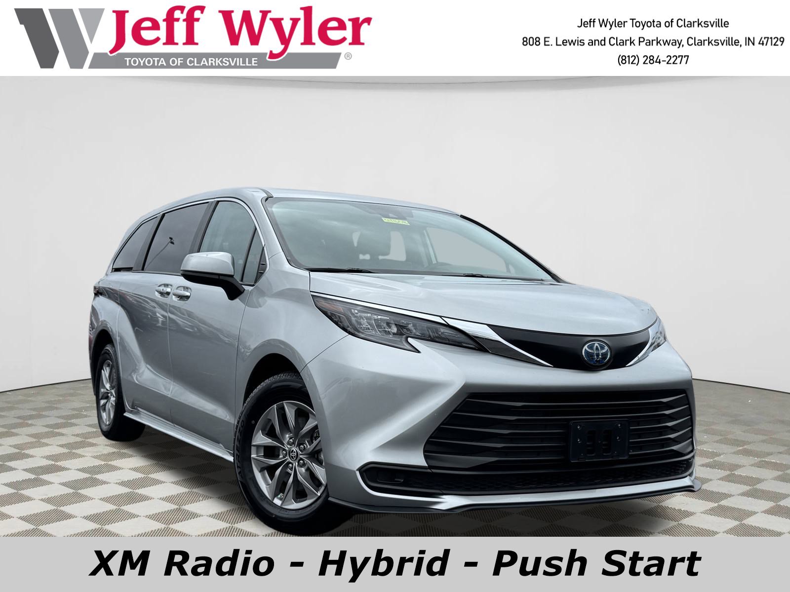 2024 Toyota Sienna LE's photo