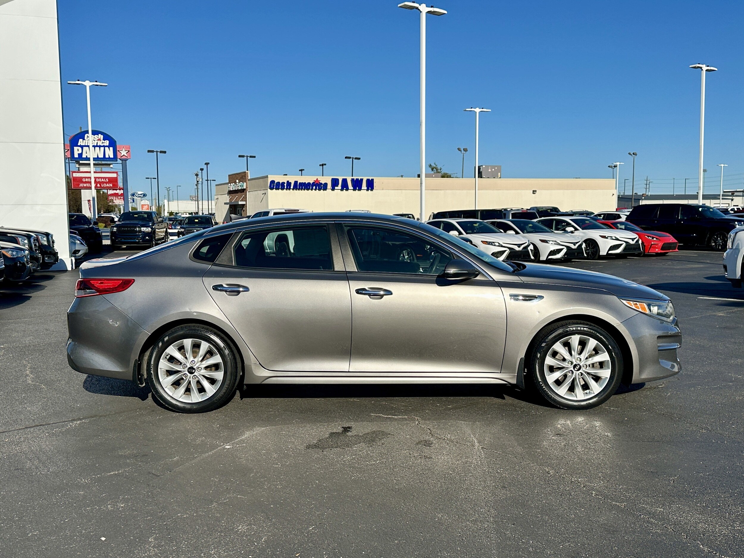 2018 Kia Optima LX photo 4