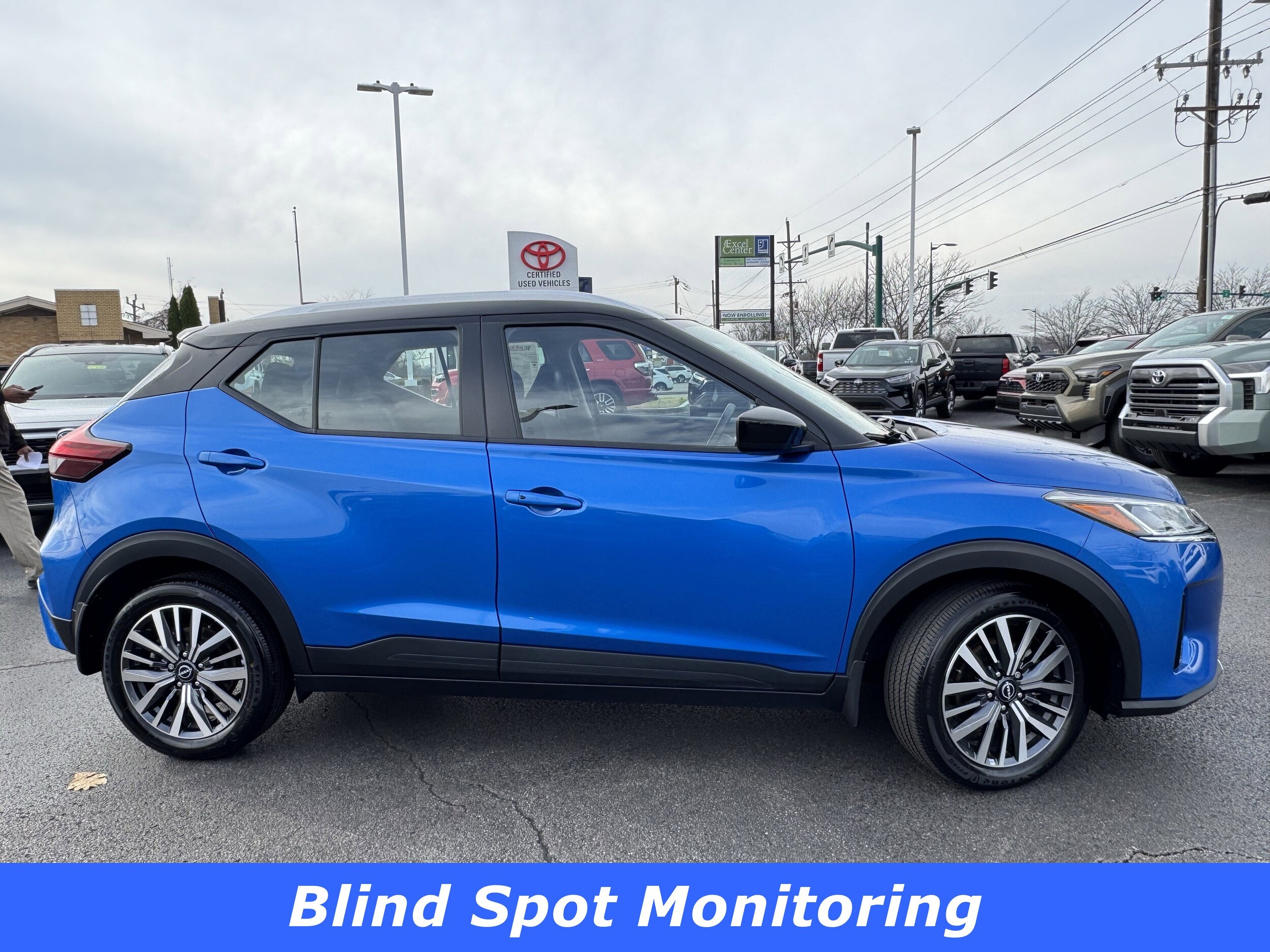 2023 Nissan Kicks SV photo 2