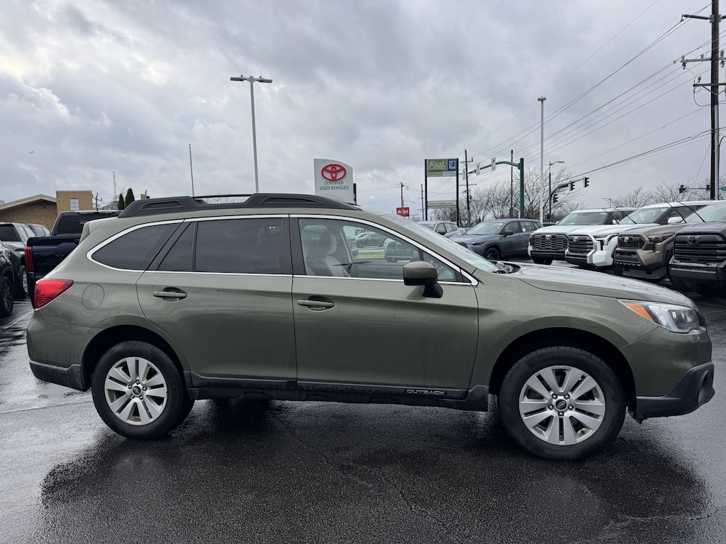 Used 2017 Subaru Outback 2.5i Premium with SUV