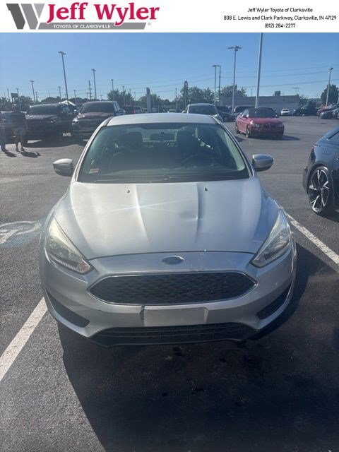 2016 Ford Focus Sedan SE's photo