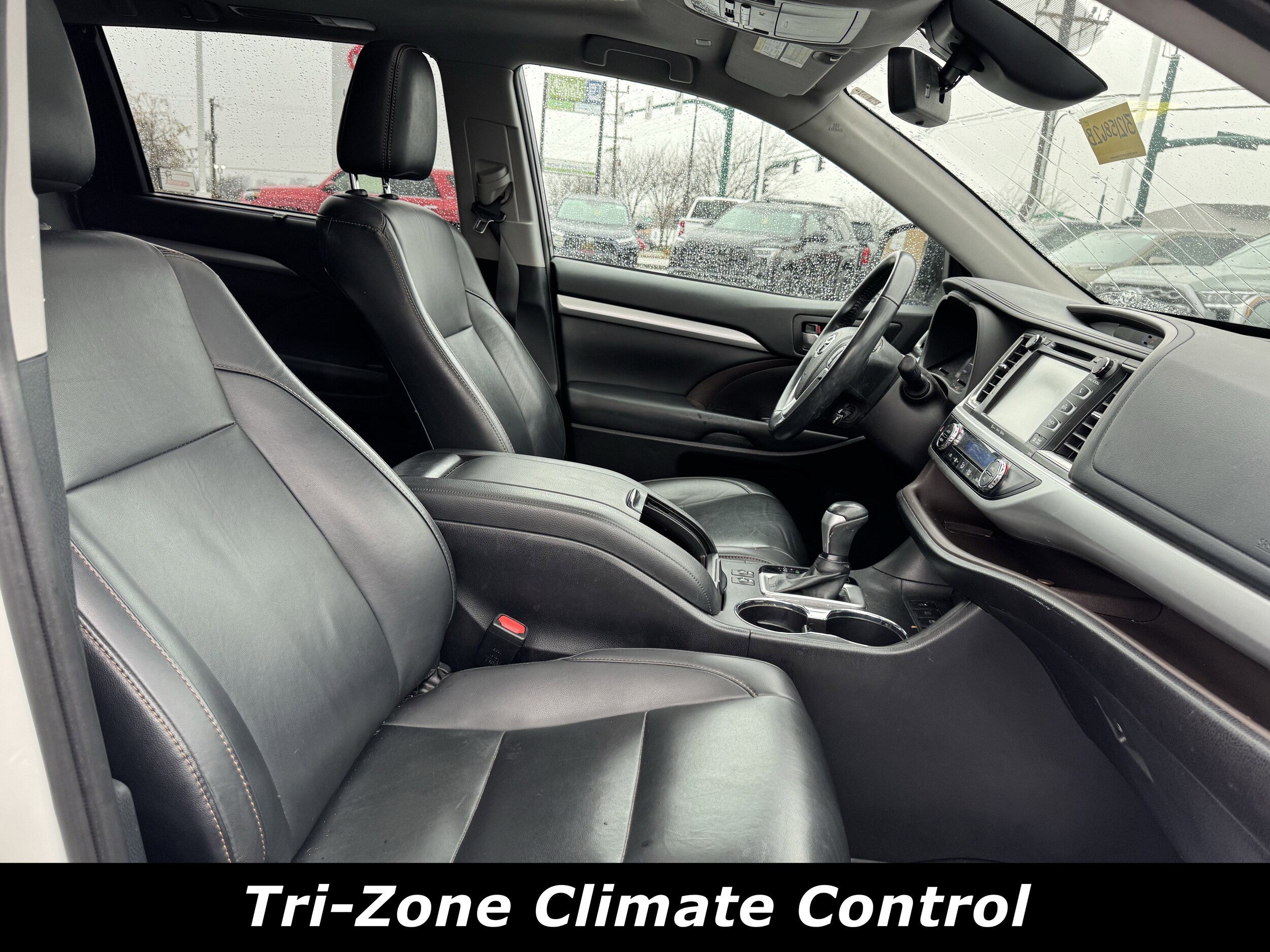 2019 Toyota Highlander Hybrid XLE photo 3