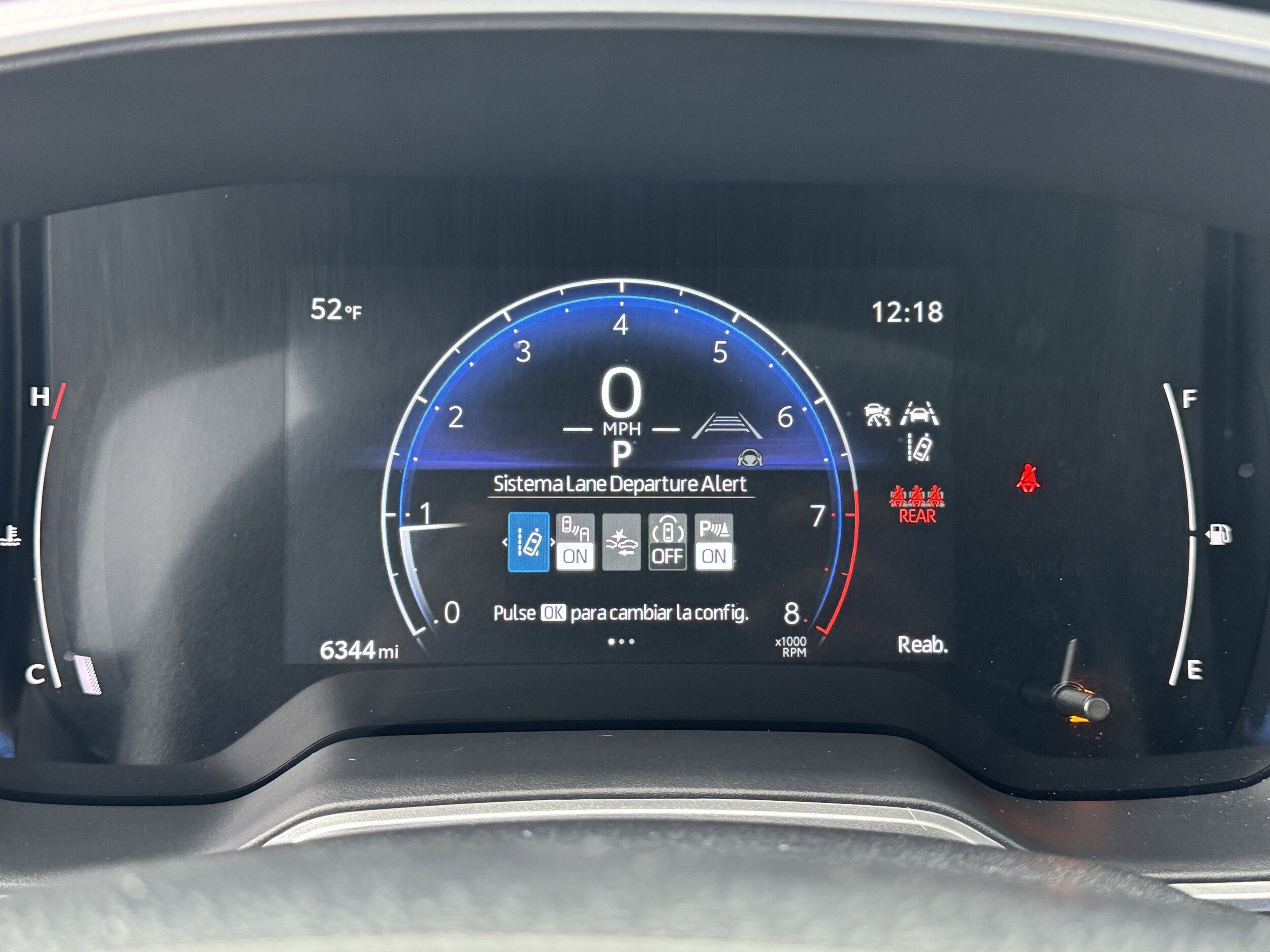 2025 Toyota Corolla Cross XLE photo 2