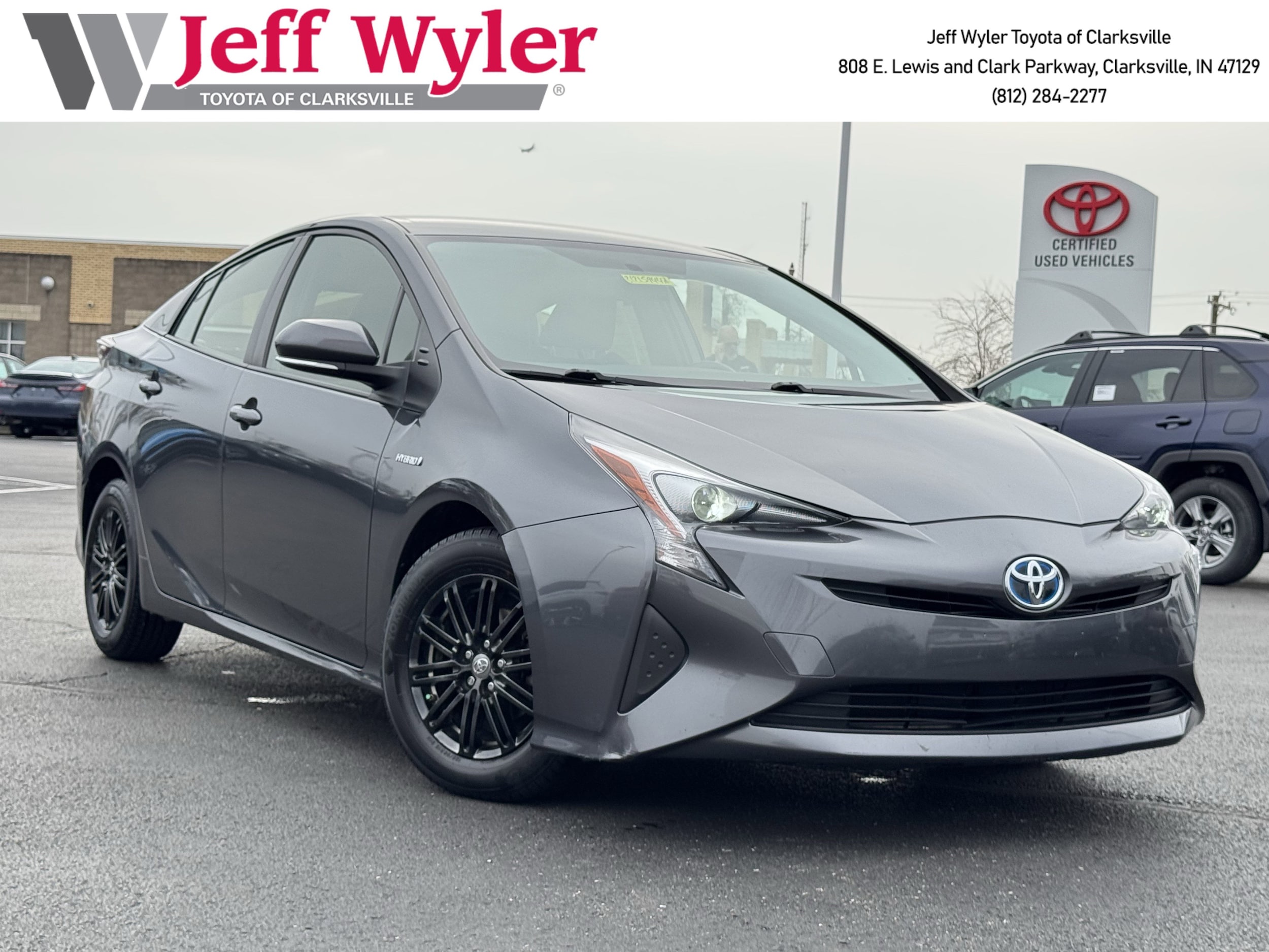 2016 Toyota Prius Two's photo