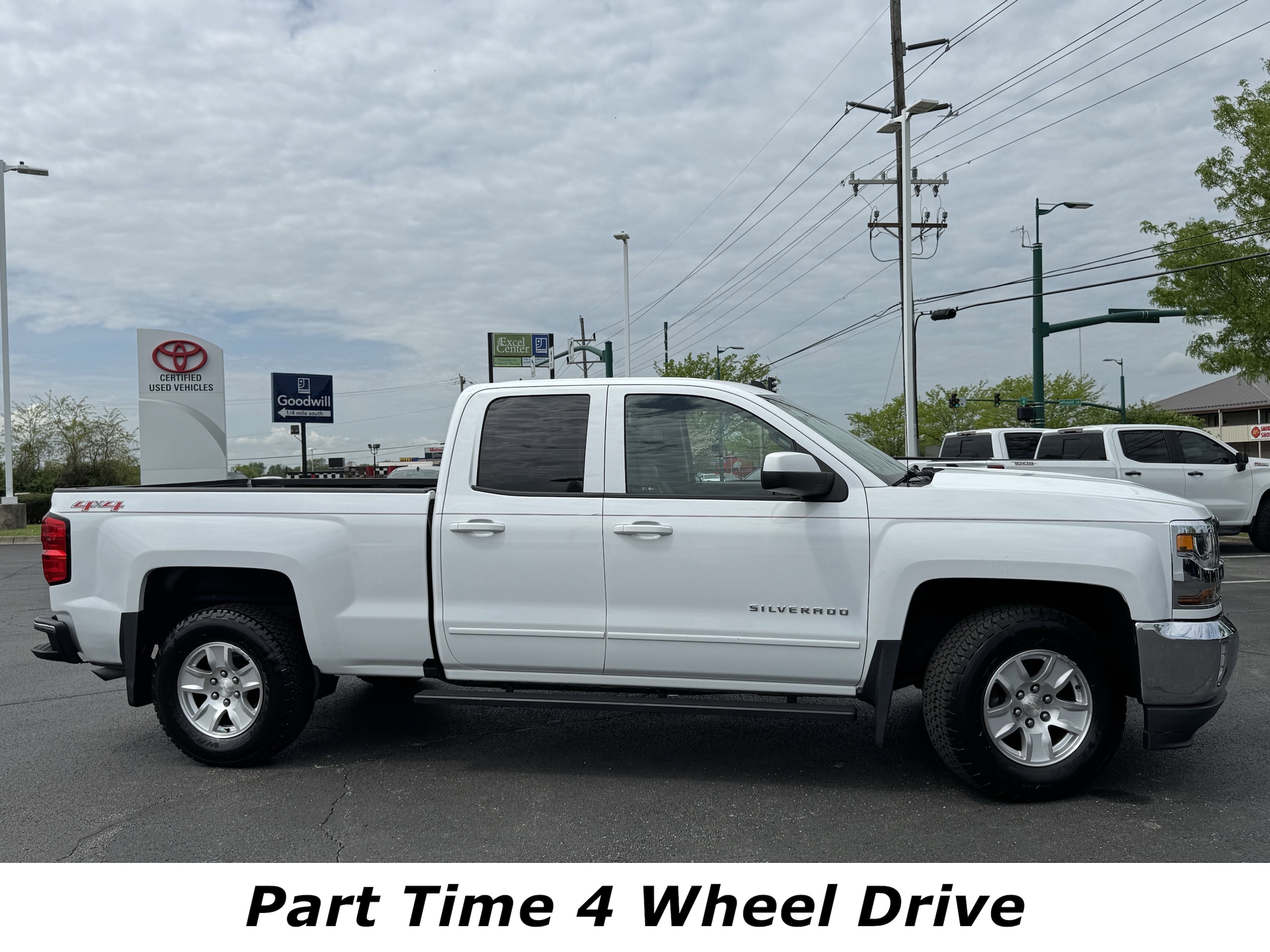 Used 2017 Chevrolet Silverado 1500 LT with VIN 1GCVKREC4HZ218313 for sale in Clarksville, IN