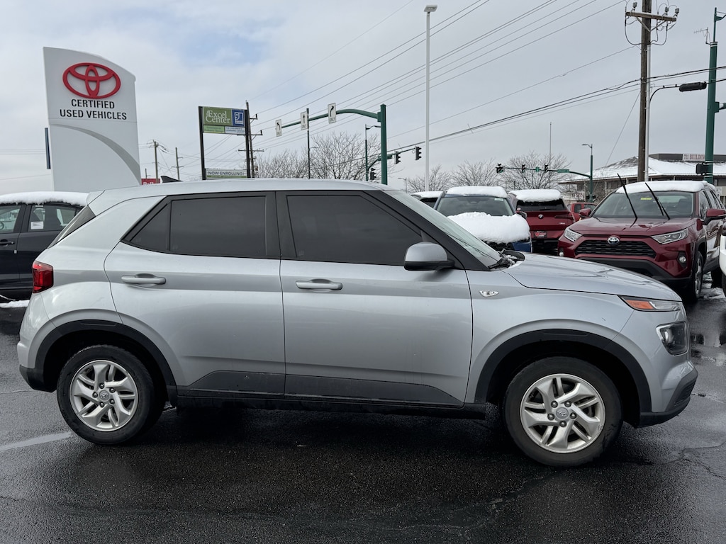 Used 2021 Hyundai Venue SE SUV