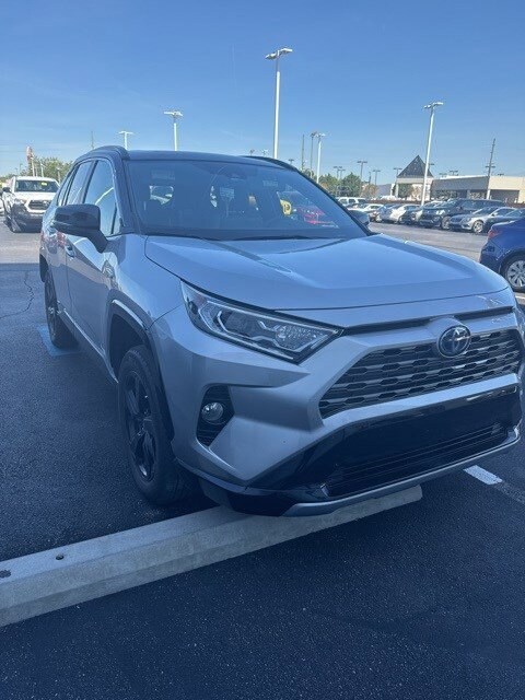2021 Toyota RAV4 Hybrid XSE photo 2