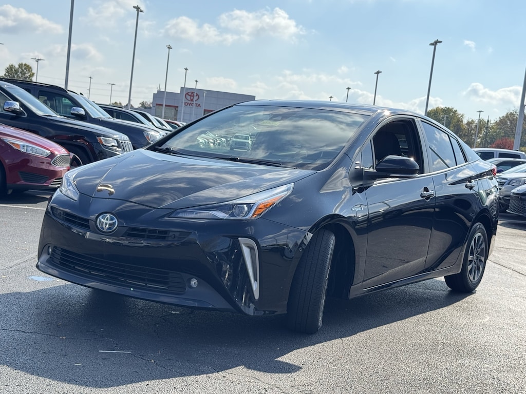 Used 2022 Toyota Prius L Hatchback