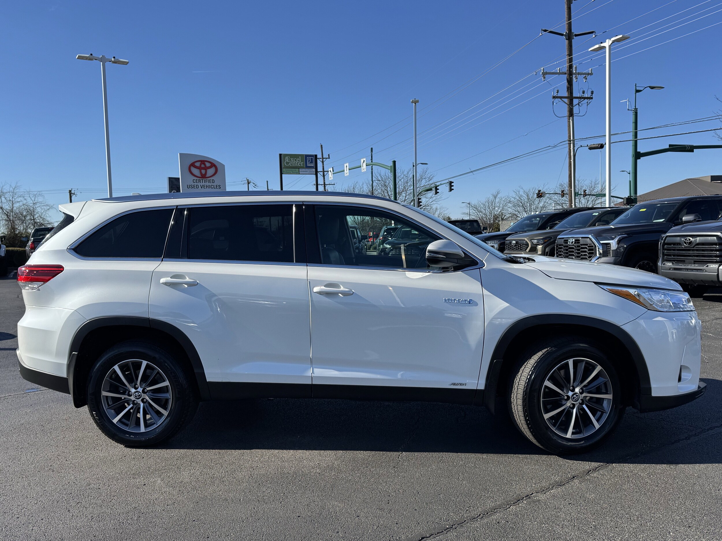 2019 Toyota Highlander Hybrid XLE photo 2