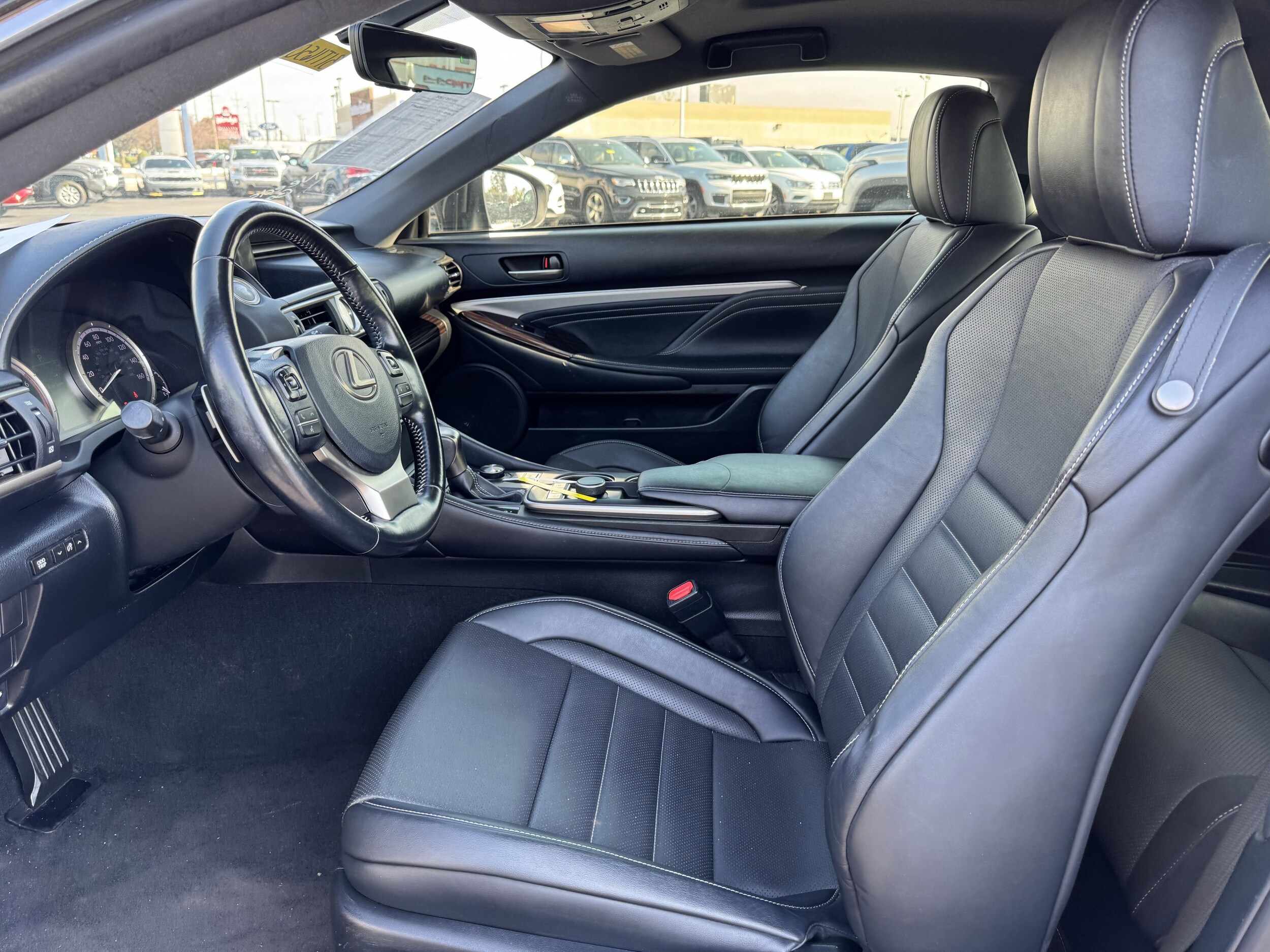 2017 Lexus RC 200t photo 4