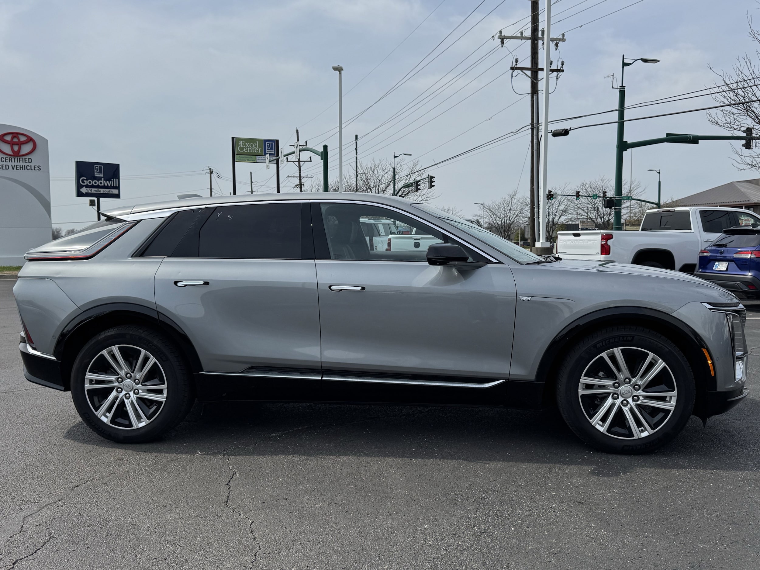 Used 2024 Cadillac LYRIQ Tech with VIN 1GYKPMRK6RZ128049 for sale in Clarksville, IN