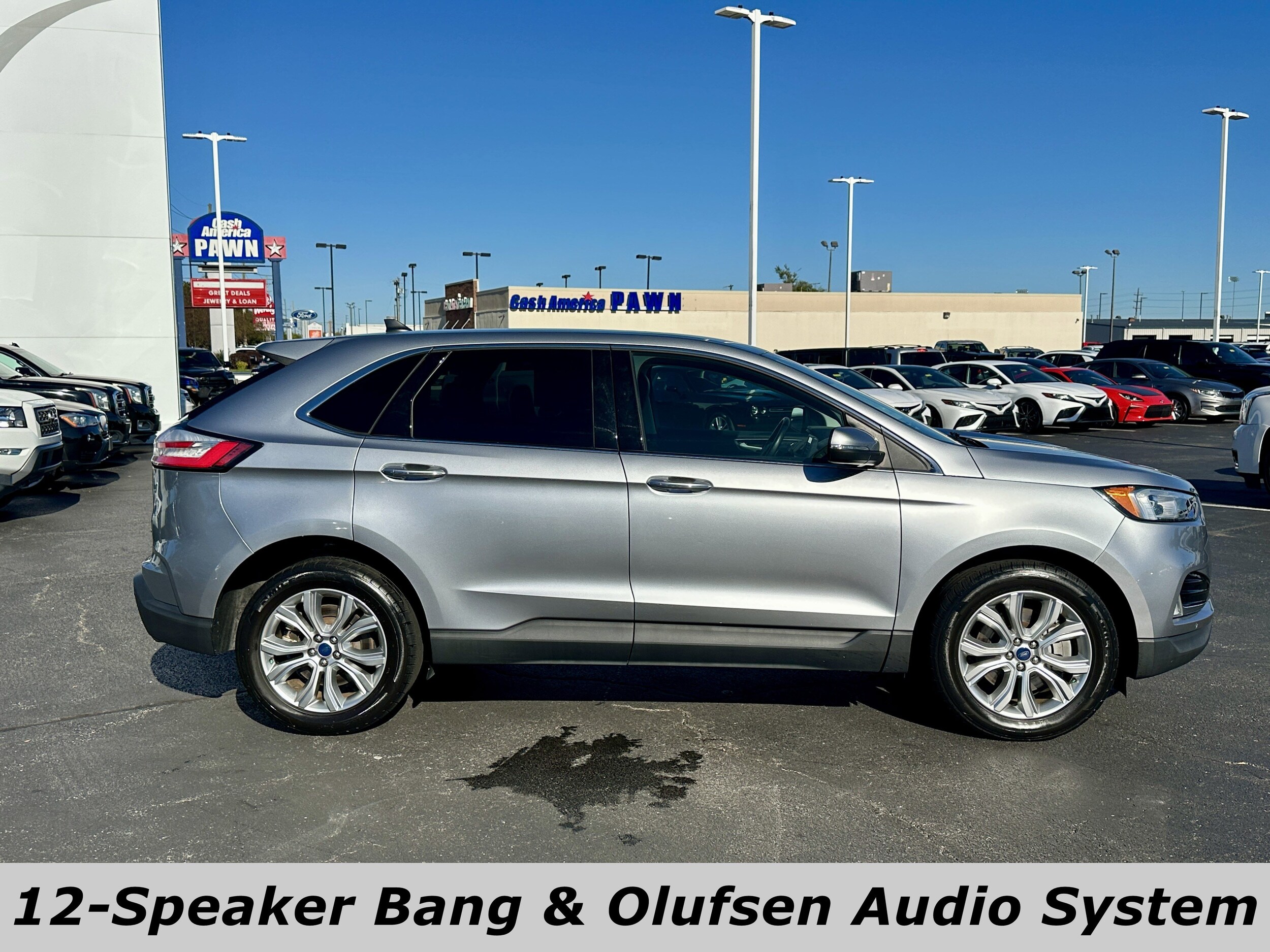 2022 Ford Edge Titanium photo 2