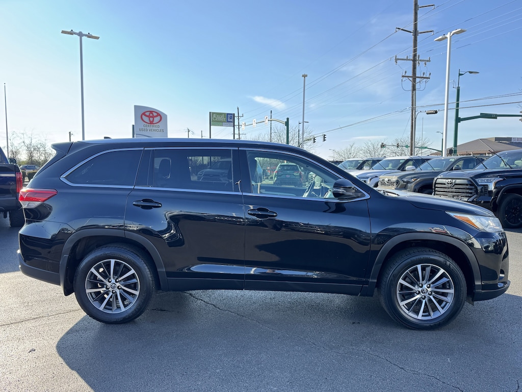 Used 2019 Toyota Highlander XLE V6 SUV