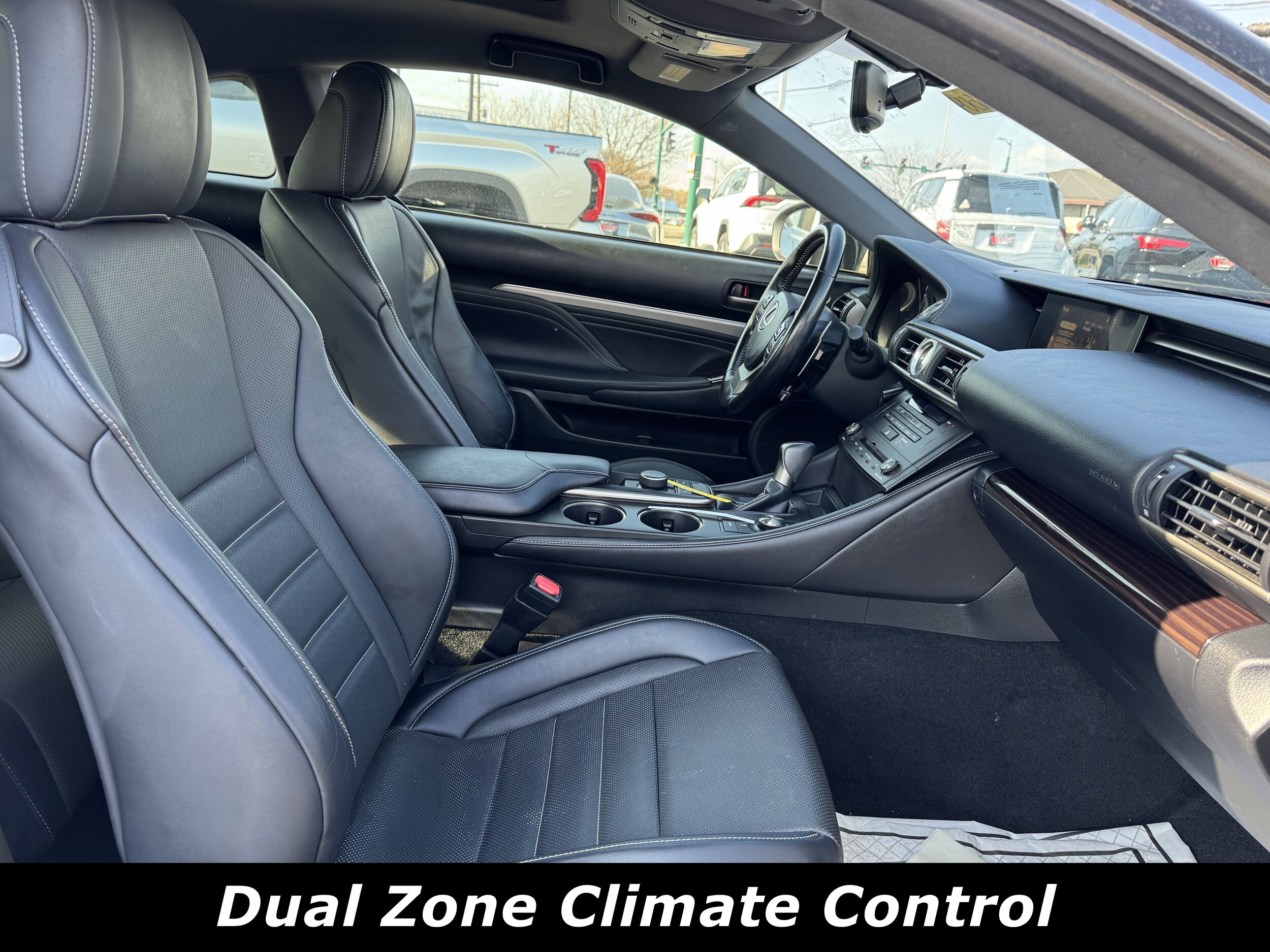 2017 Lexus RC 200t photo 4