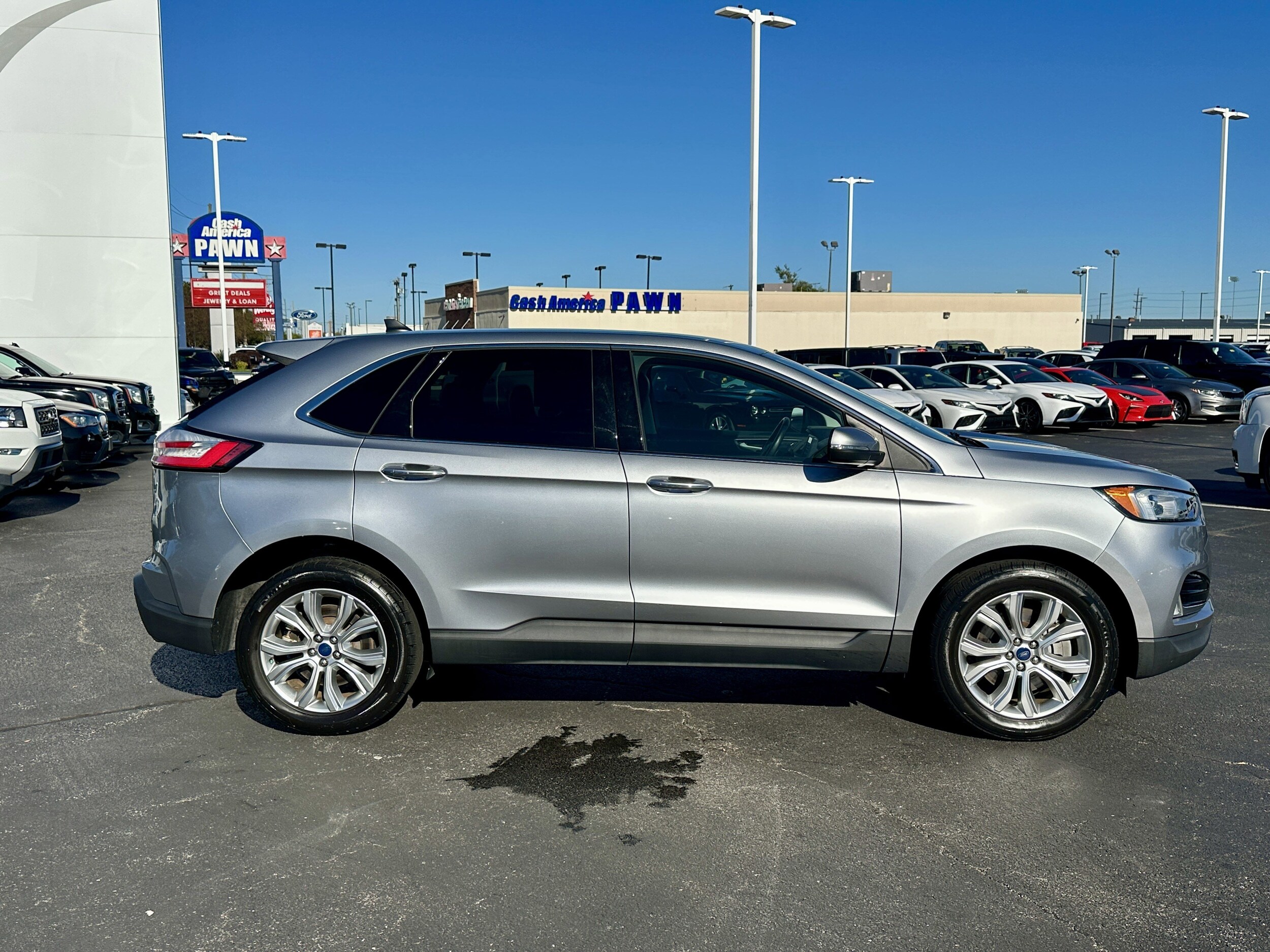 2022 Ford Edge Titanium photo 4