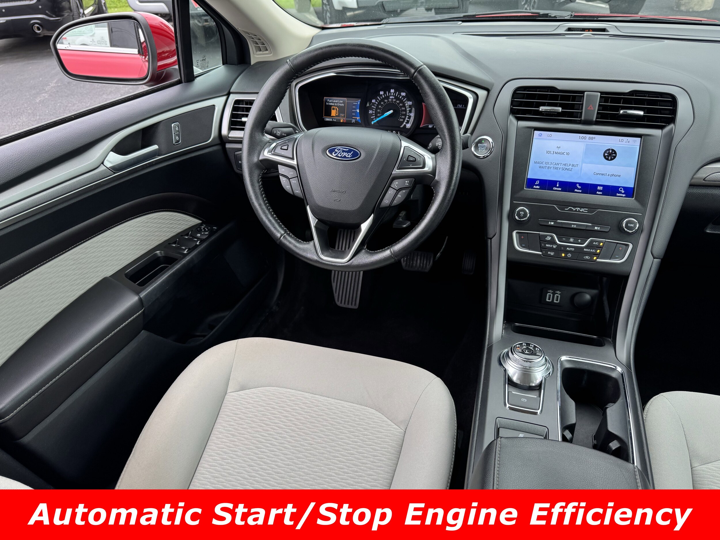 2020 Ford Fusion SE photo 4