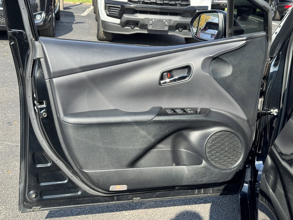 Used 2022 Toyota Prius L Hatchback