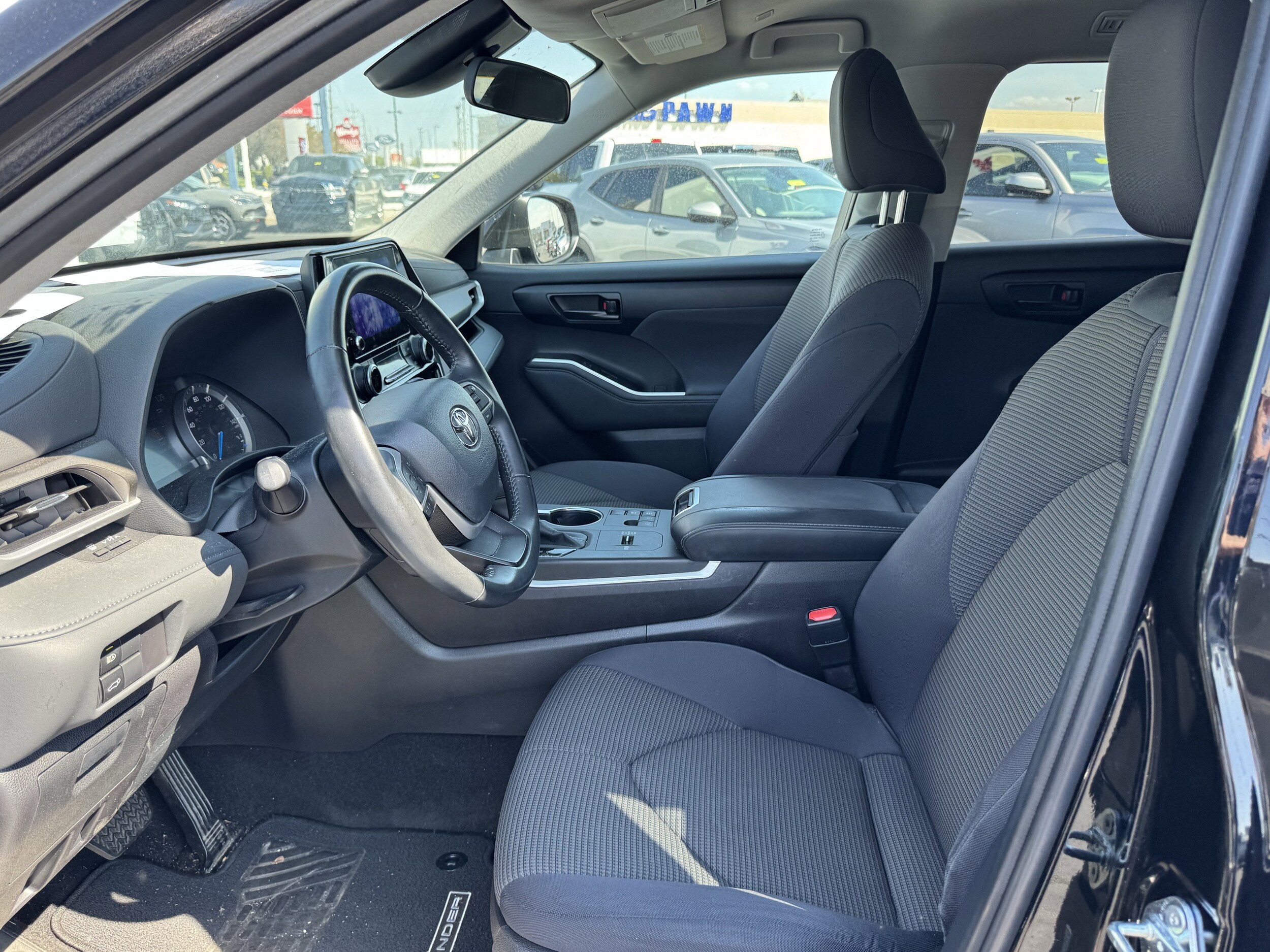 2023 Toyota Highlander Hybrid LE photo 3