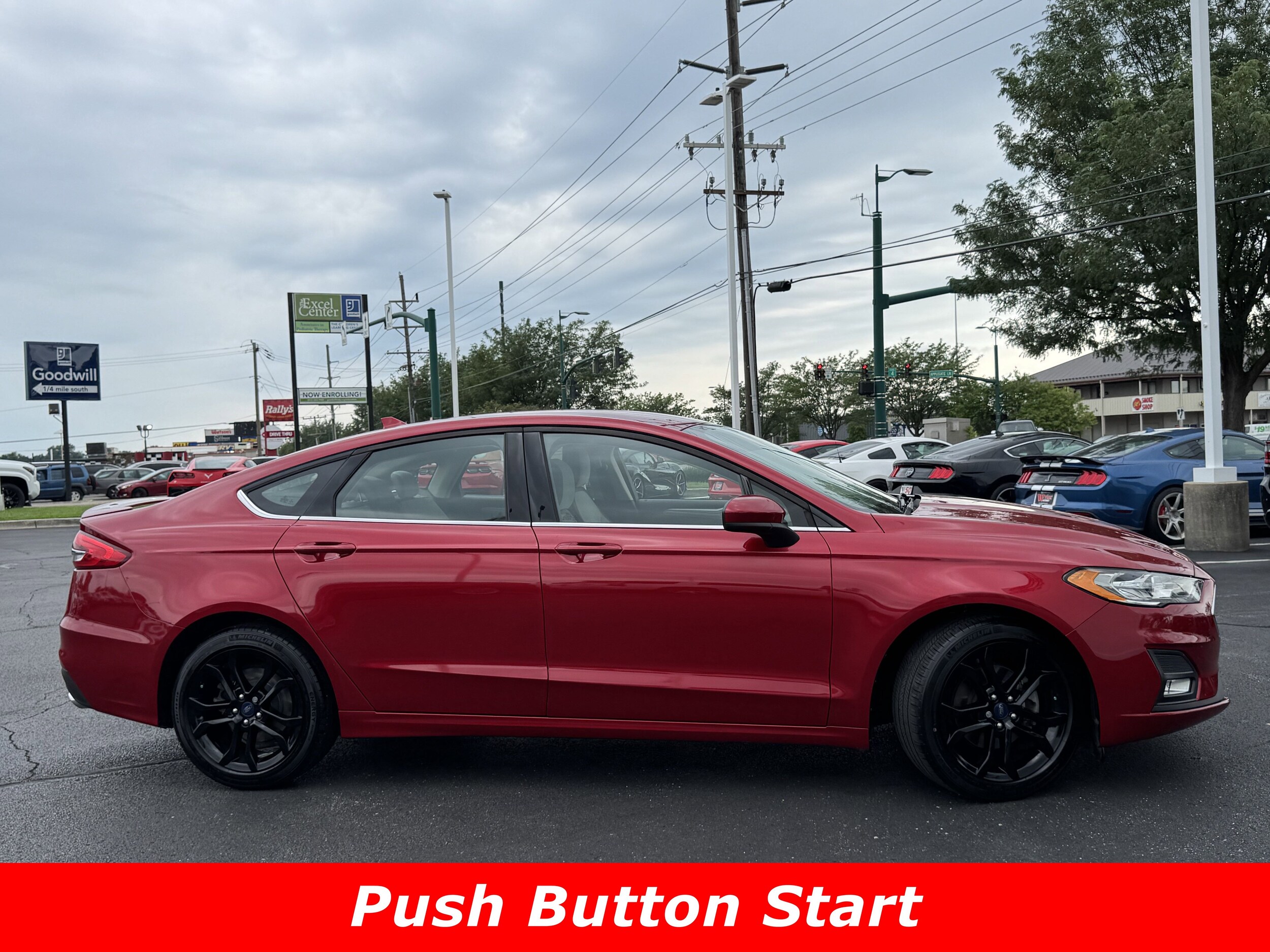 2020 Ford Fusion SE photo 2