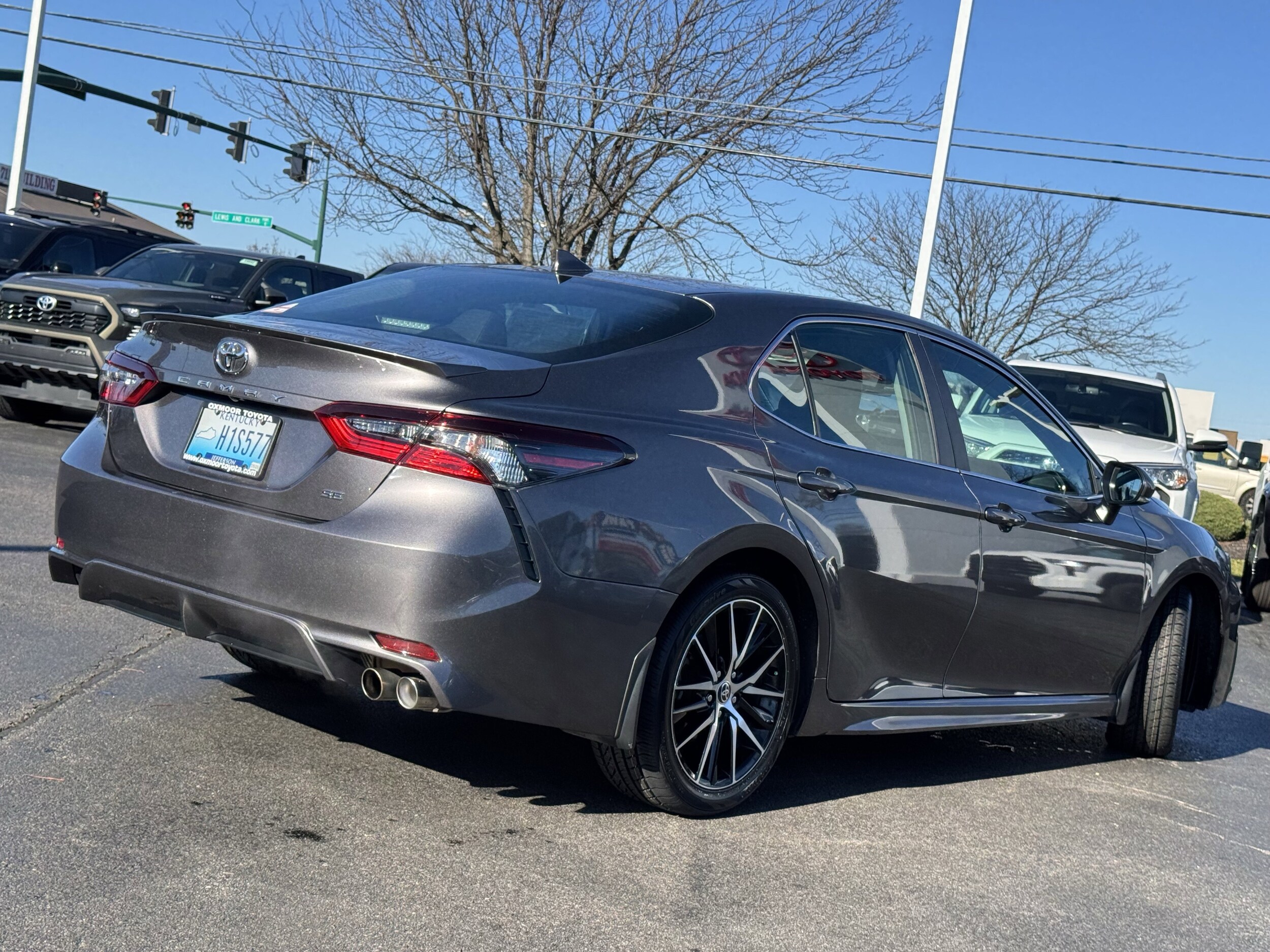 2023 Toyota Camry SE photo 3