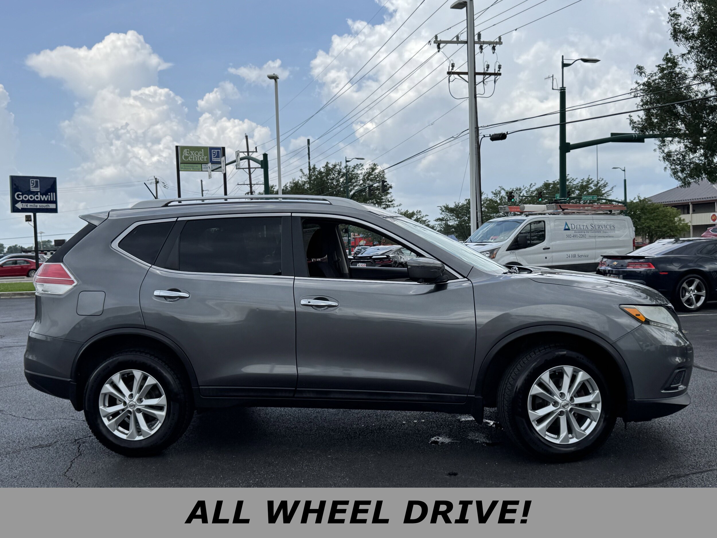 2016 Nissan Rogue SV photo 2