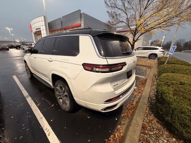 2024 Jeep Grand Cherokee Overland photo 3