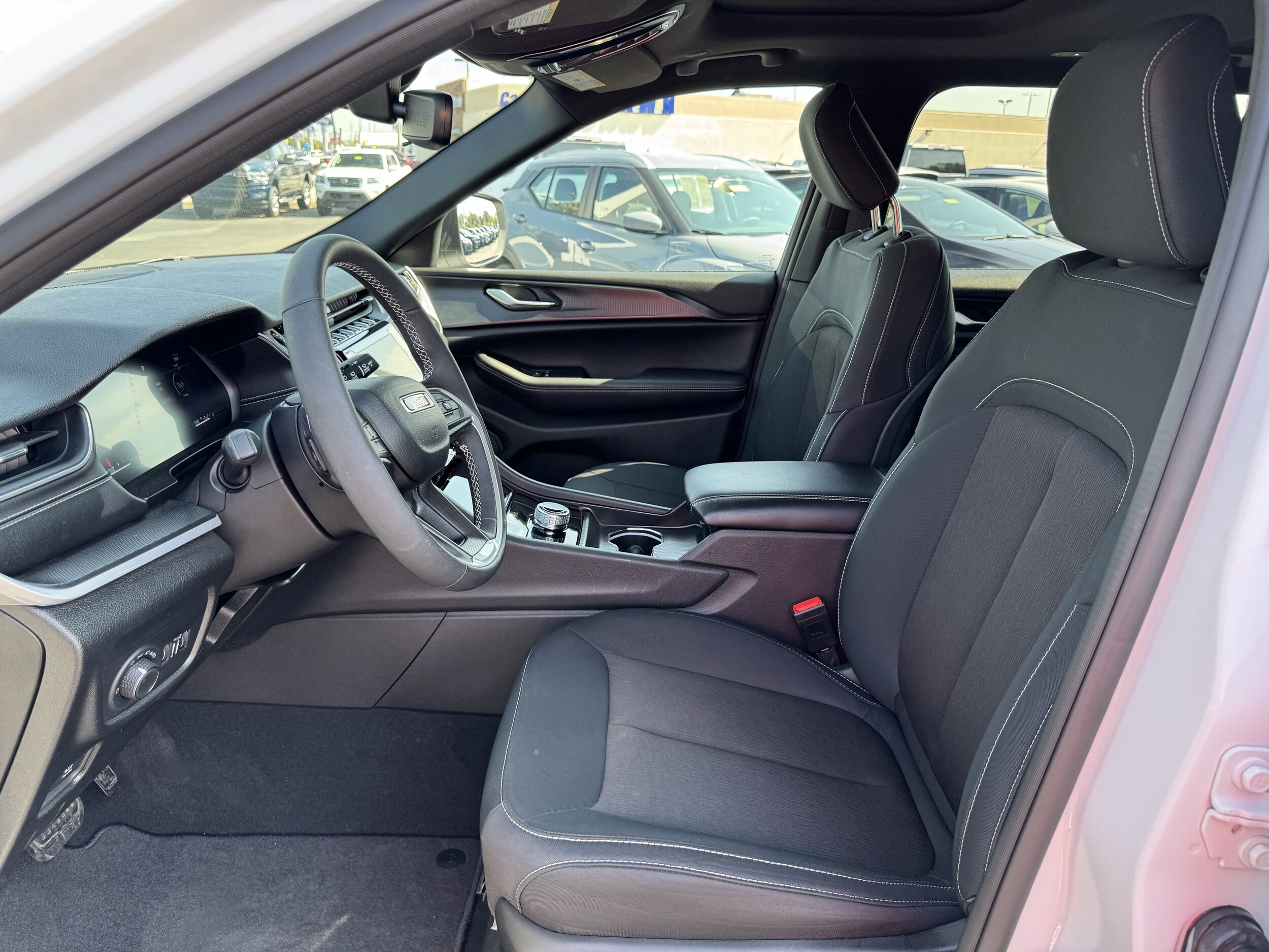 2024 Jeep Grand Cherokee Laredo X photo 4