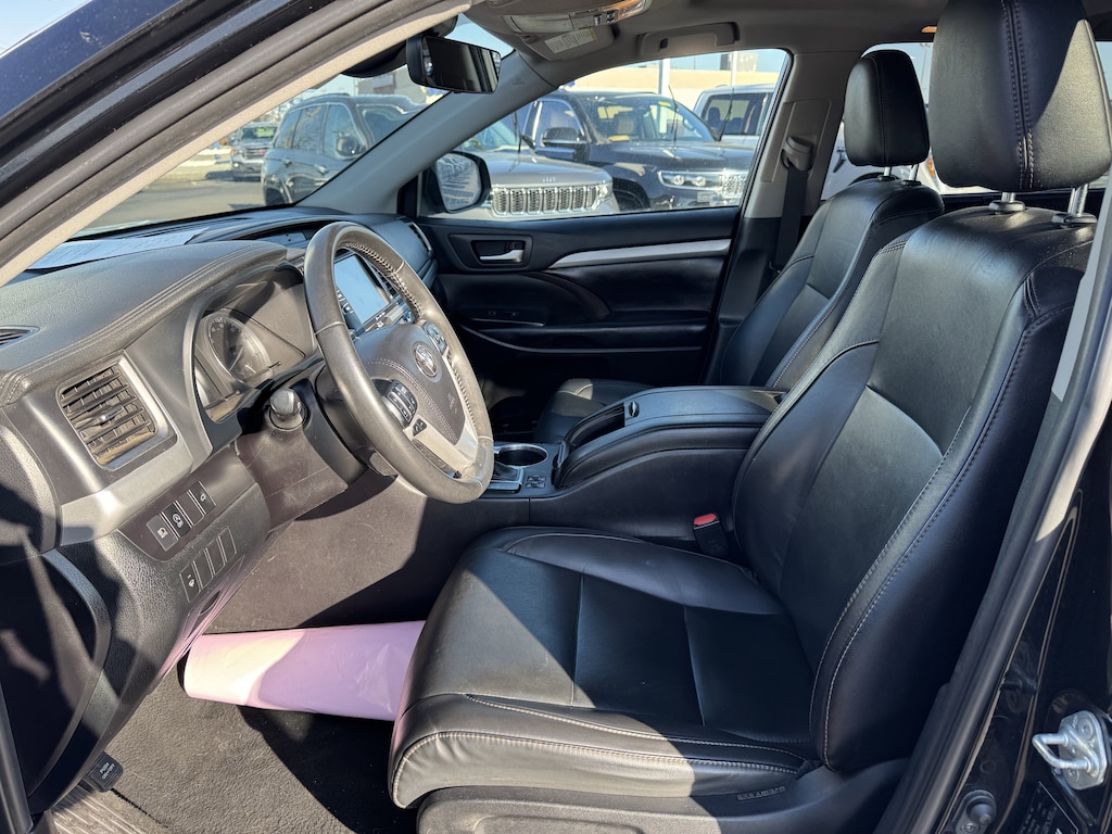 Used 2019 Toyota Highlander XLE V6 SUV