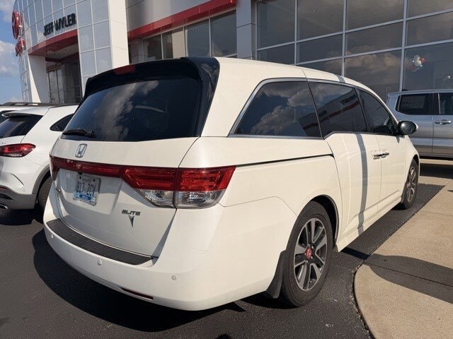 2016 Honda Odyssey Touring Elite photo 2