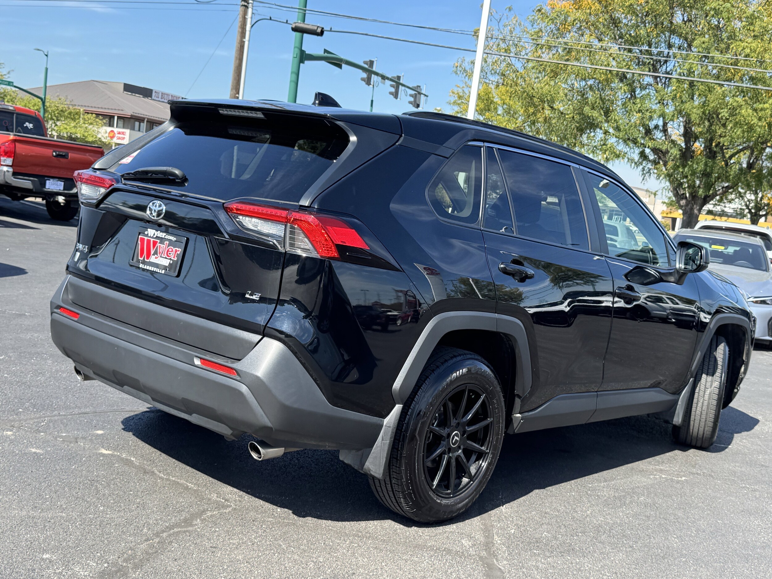 2021 Toyota RAV4 LE photo 3