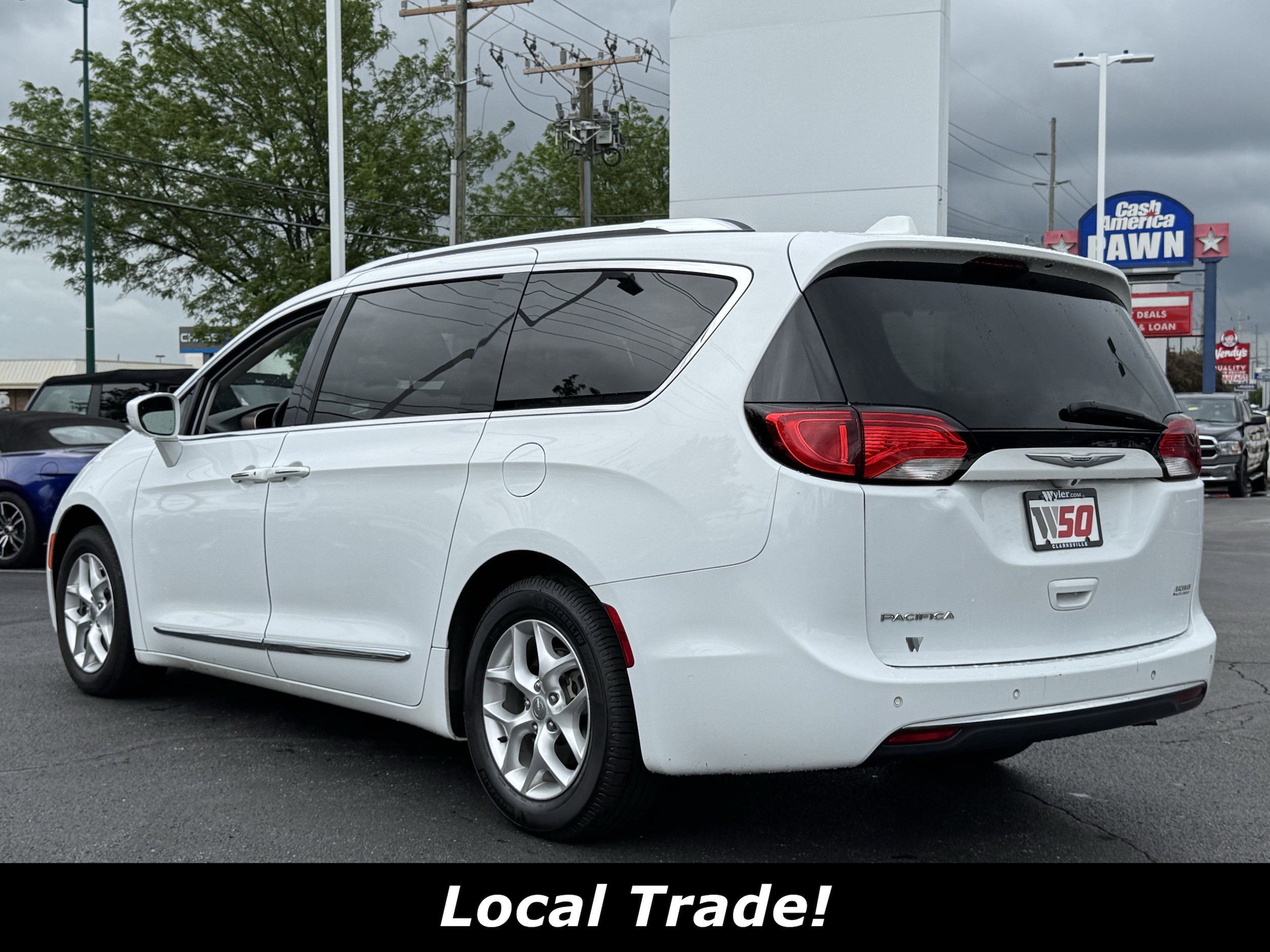 Used 2018 Chrysler Pacifica Touring L with VIN 2C4RC1BG3JR128416 for sale in Clarksville, IN