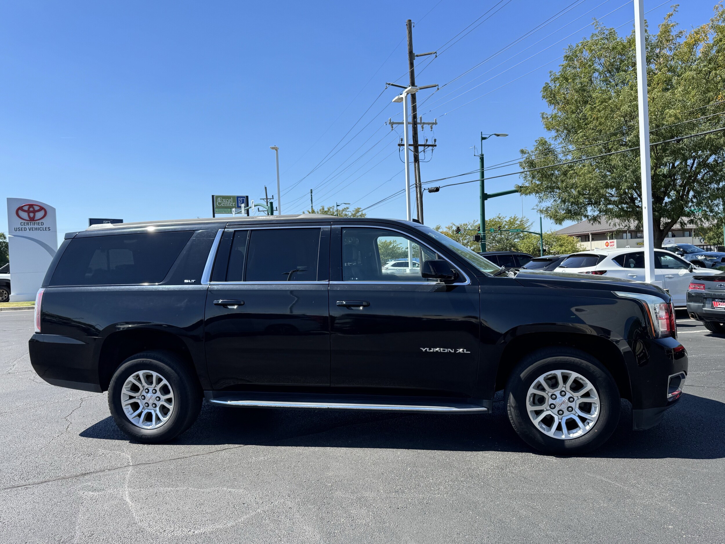 2019 Gmc Yukon XL SLT photo 2