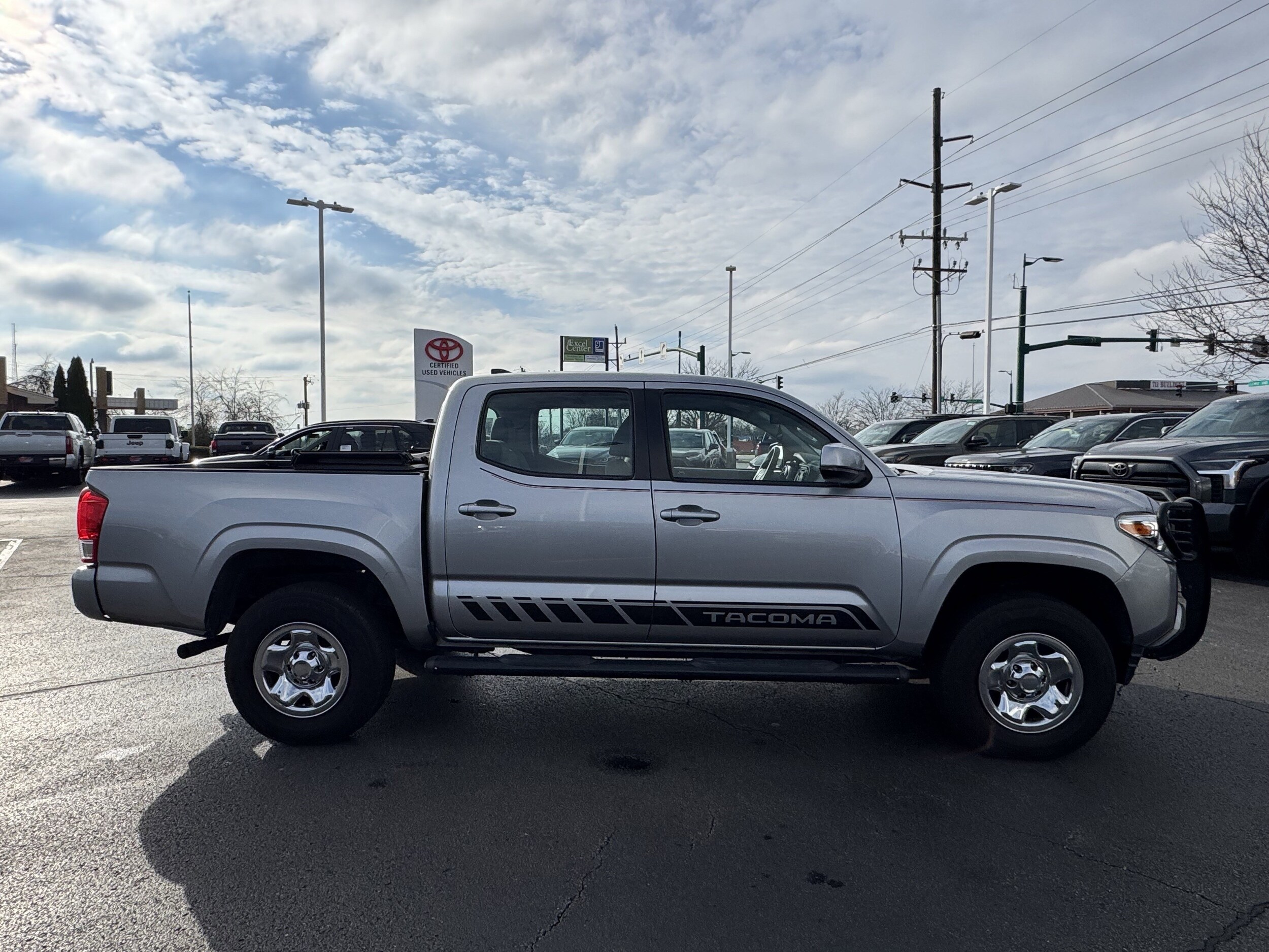 2017 Toyota Tacoma SR V6 photo 2