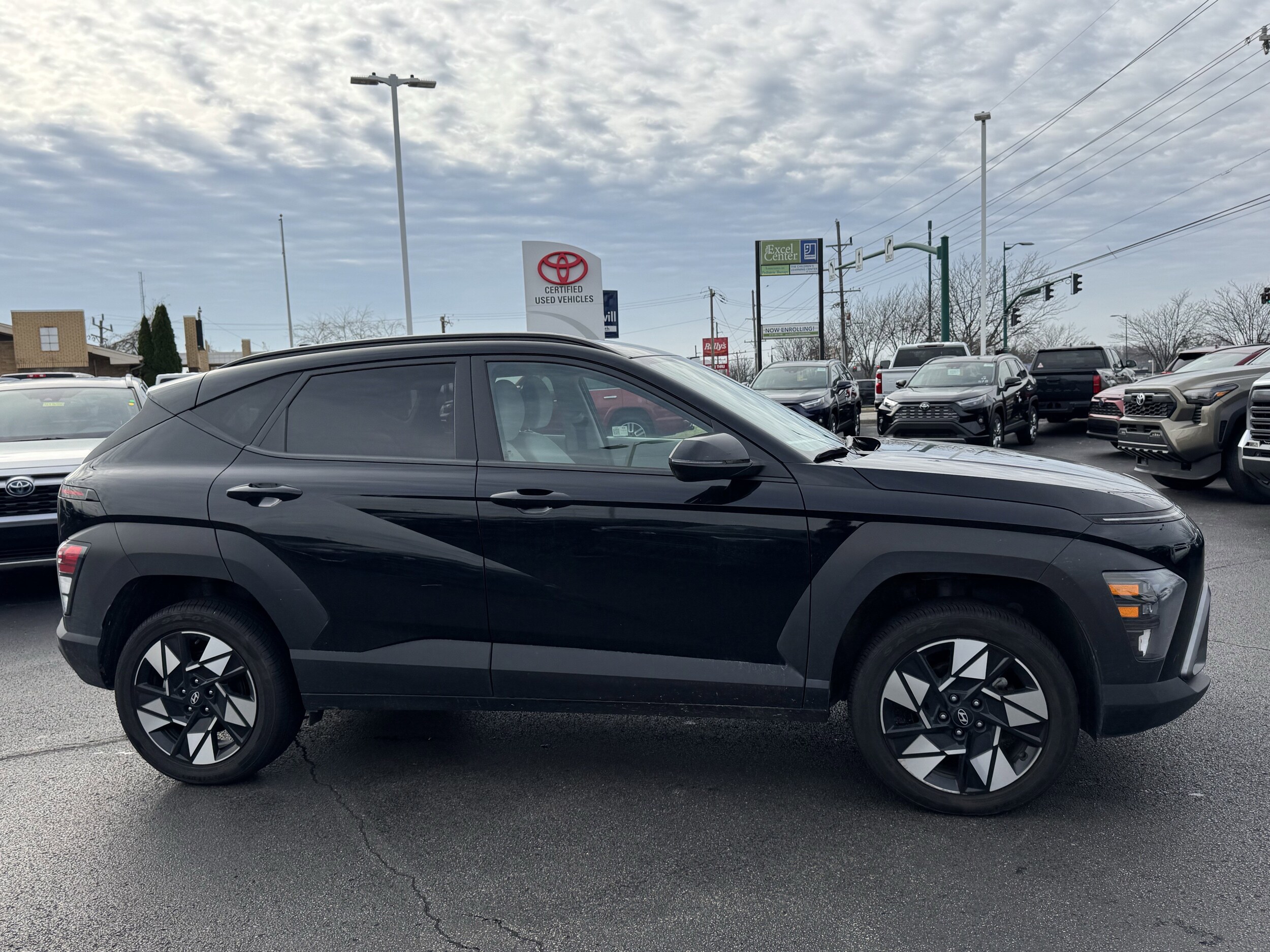 2024 Hyundai Kona SEL photo 2